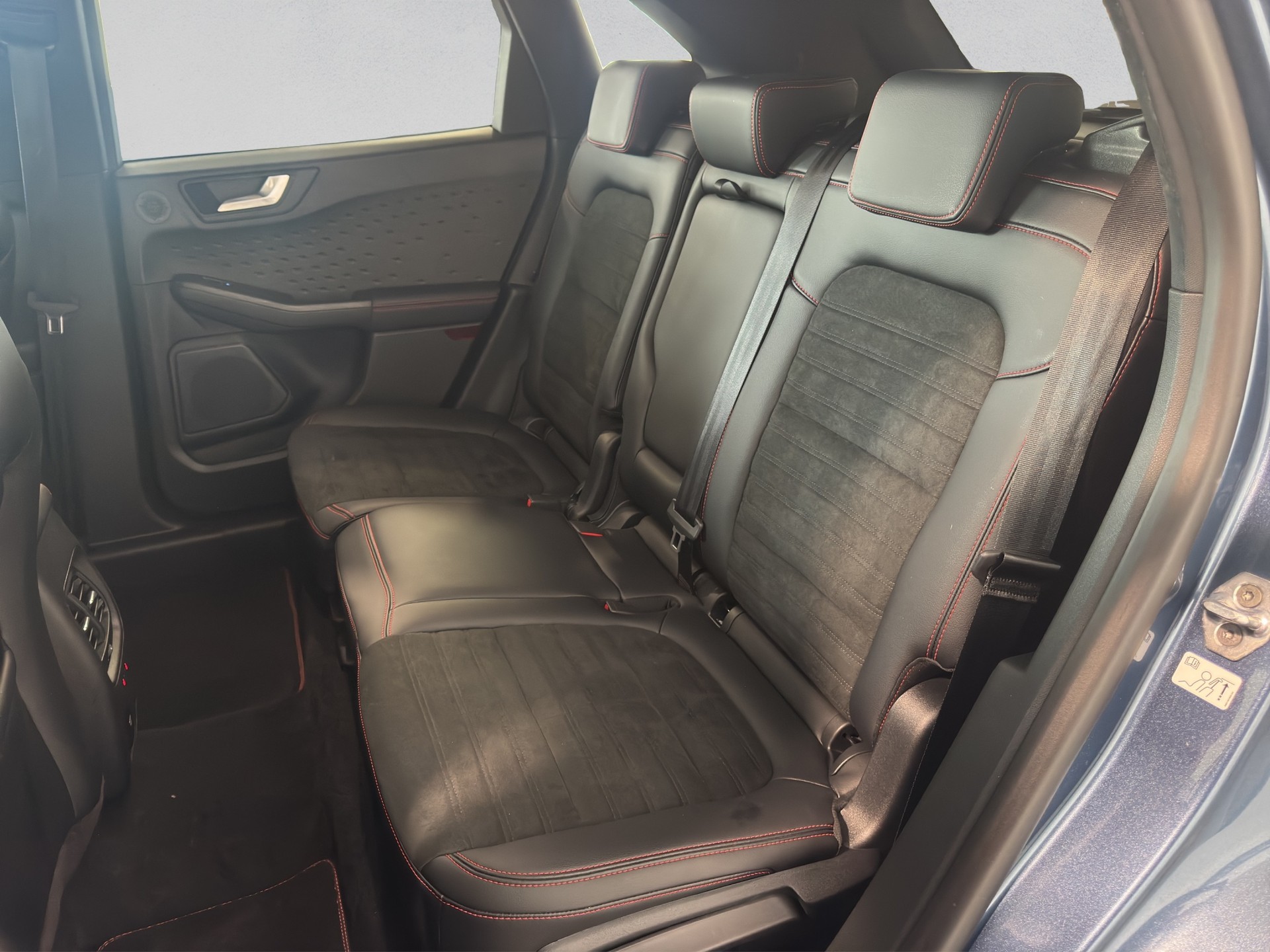 FORD Kuga 2.0 TDCi EcoBlue ST-Line X 4WD-image-12