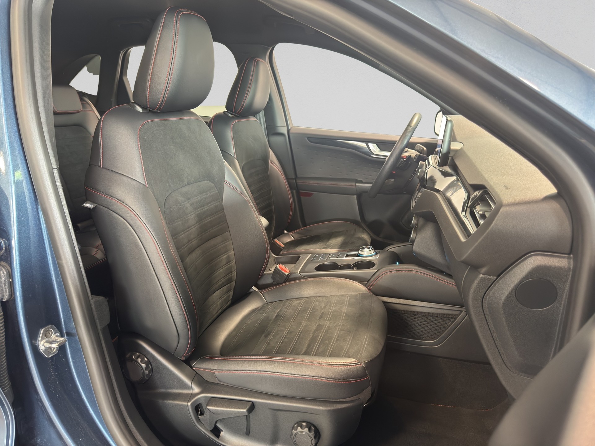 FORD Kuga 2.0 TDCi EcoBlue ST-Line X 4WD-image-15