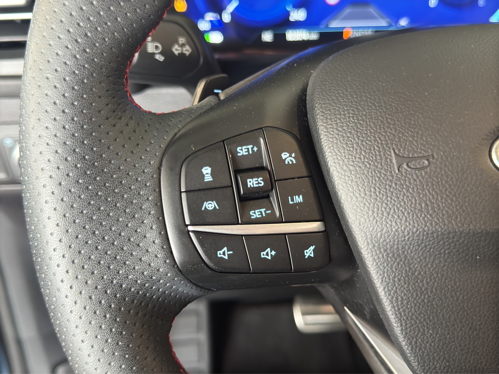 FORD Kuga 2.0 TDCi EcoBlue ST-Line X 4WD-image-24