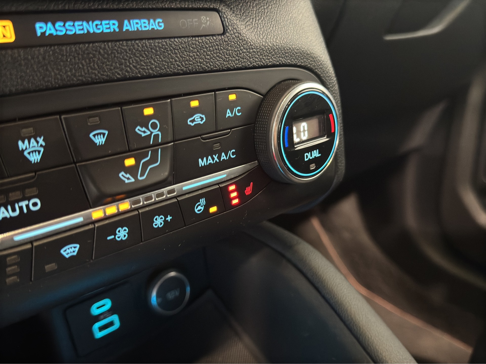 FORD Kuga 2.0 TDCi EcoBlue ST-Line X 4WD-image-30