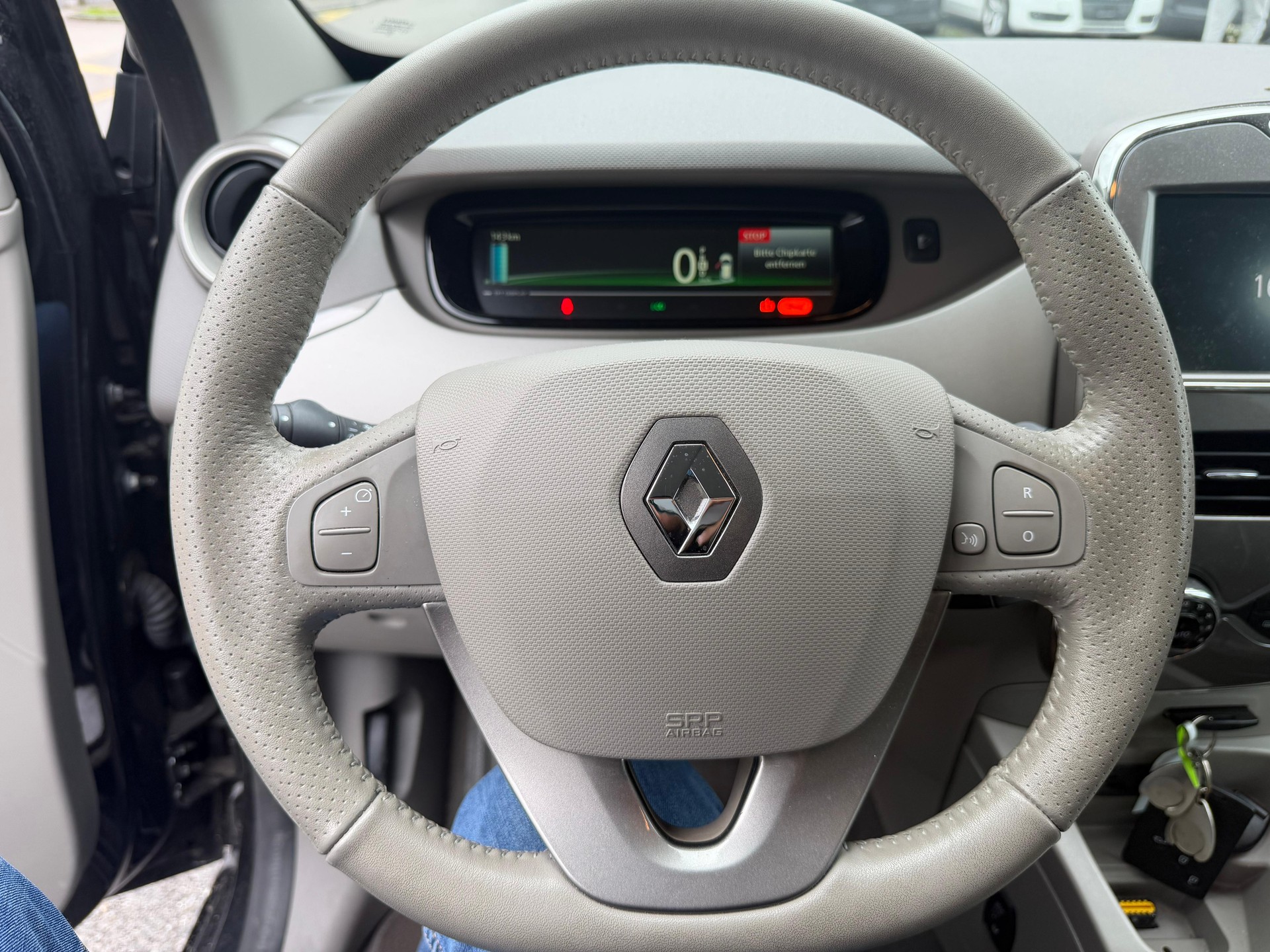 RENAULT Zoe Life R240 (Batterie Miete)-image-8