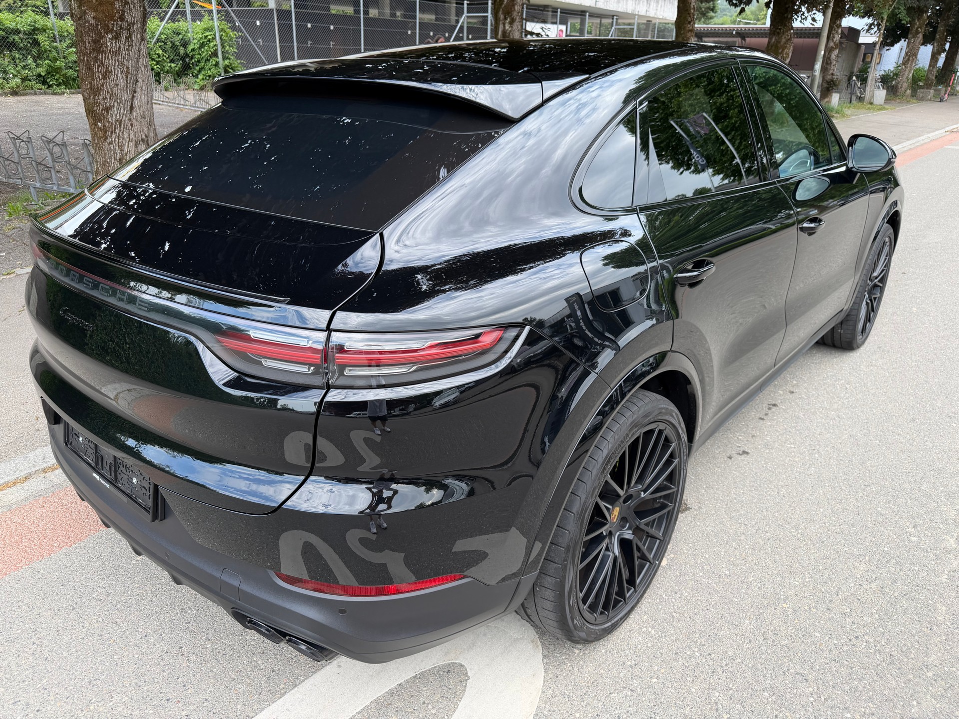 PORSCHE Cayenne Coupé E-Hybrid-image-3