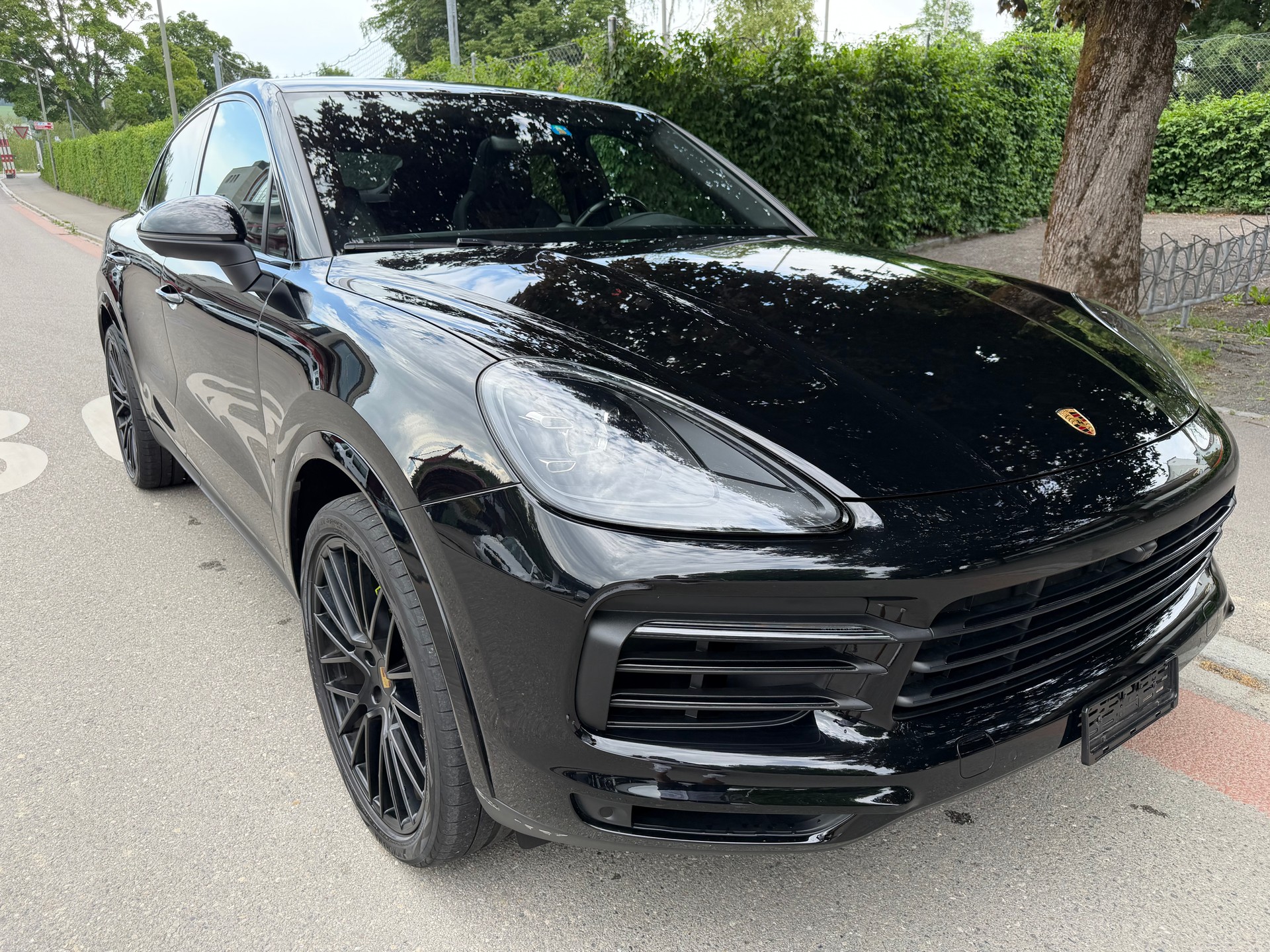 PORSCHE Cayenne Coupé E-Hybrid-image-1