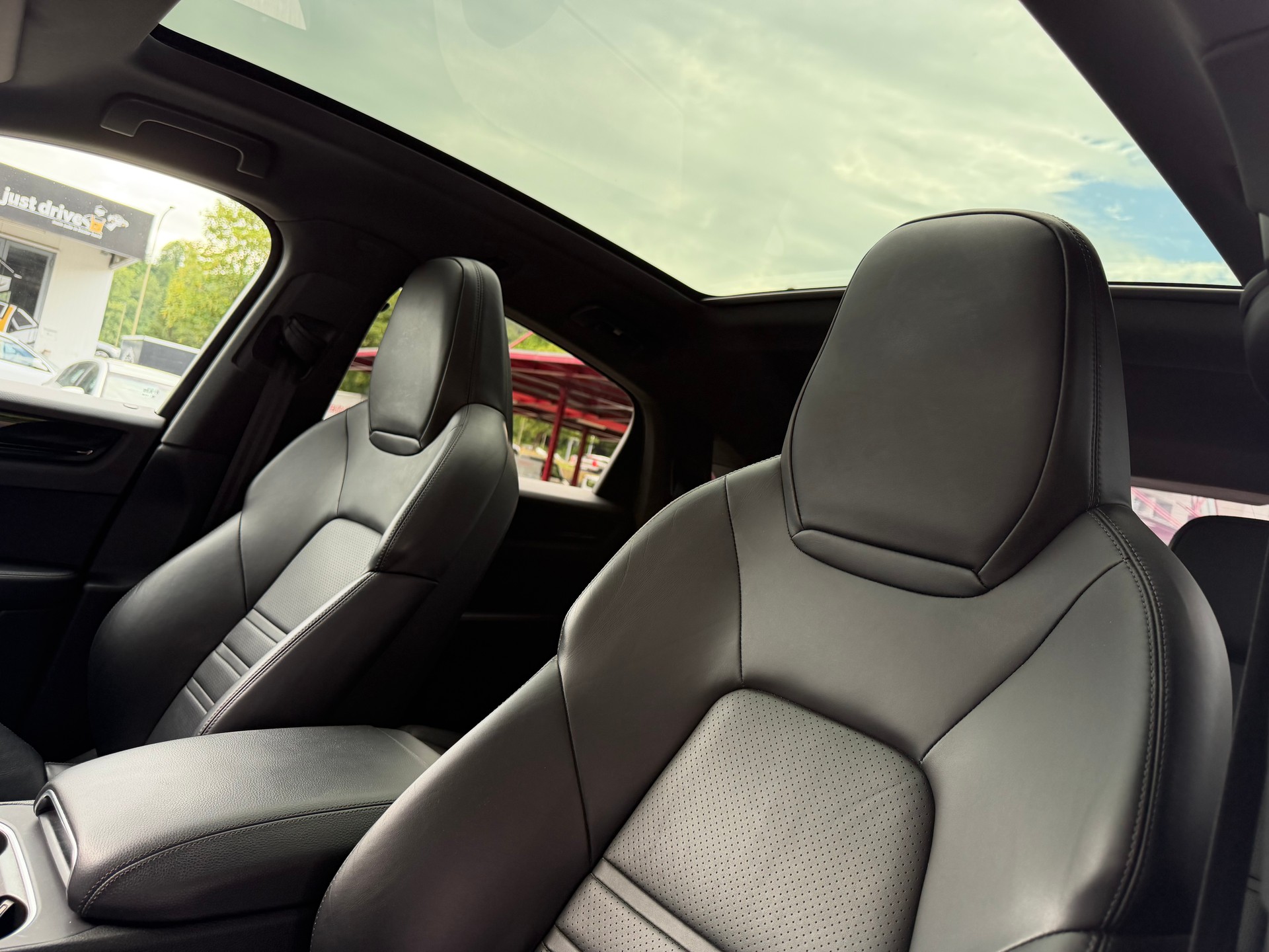 PORSCHE Cayenne Coupé E-Hybrid-image-8