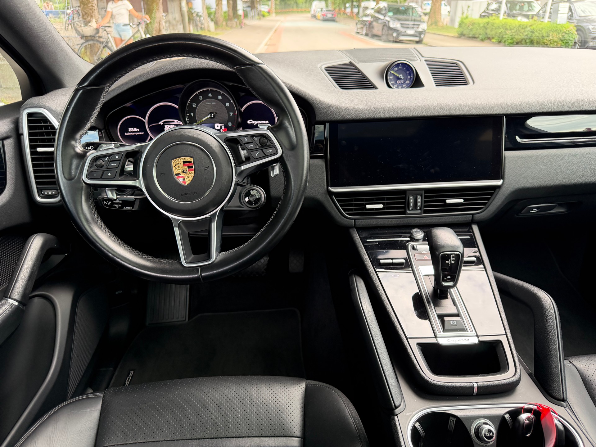 PORSCHE Cayenne Coupé E-Hybrid-image-7