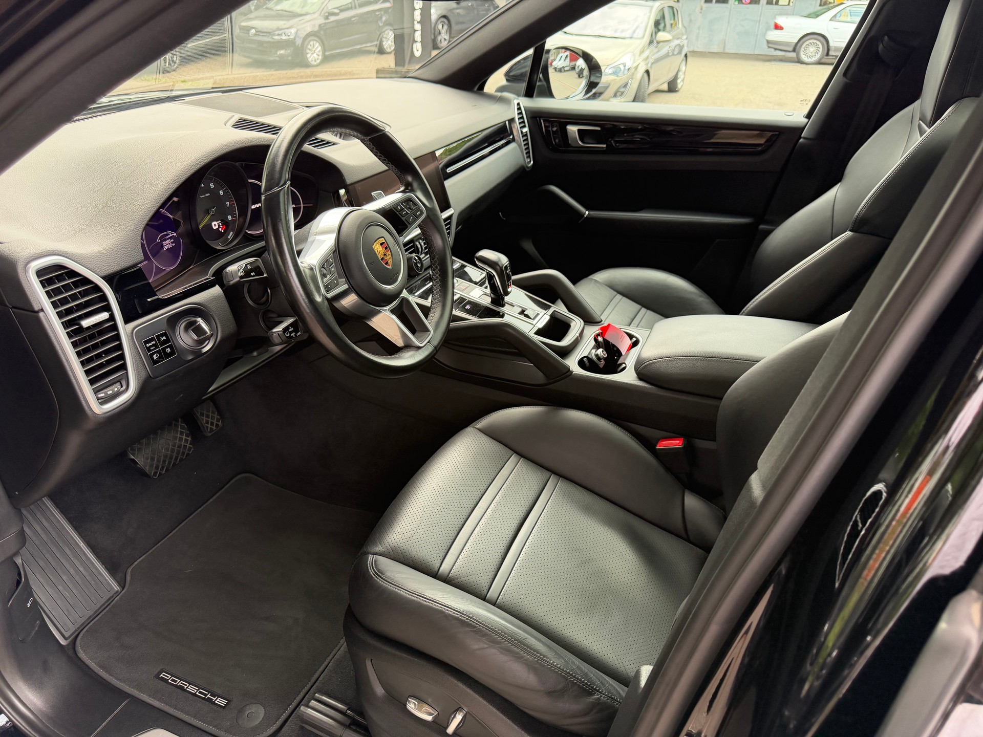 PORSCHE Cayenne Coupé E-Hybrid-image-9