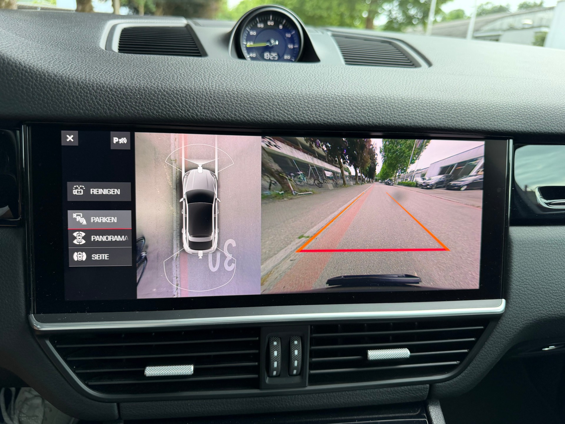 PORSCHE Cayenne Coupé E-Hybrid-image-14