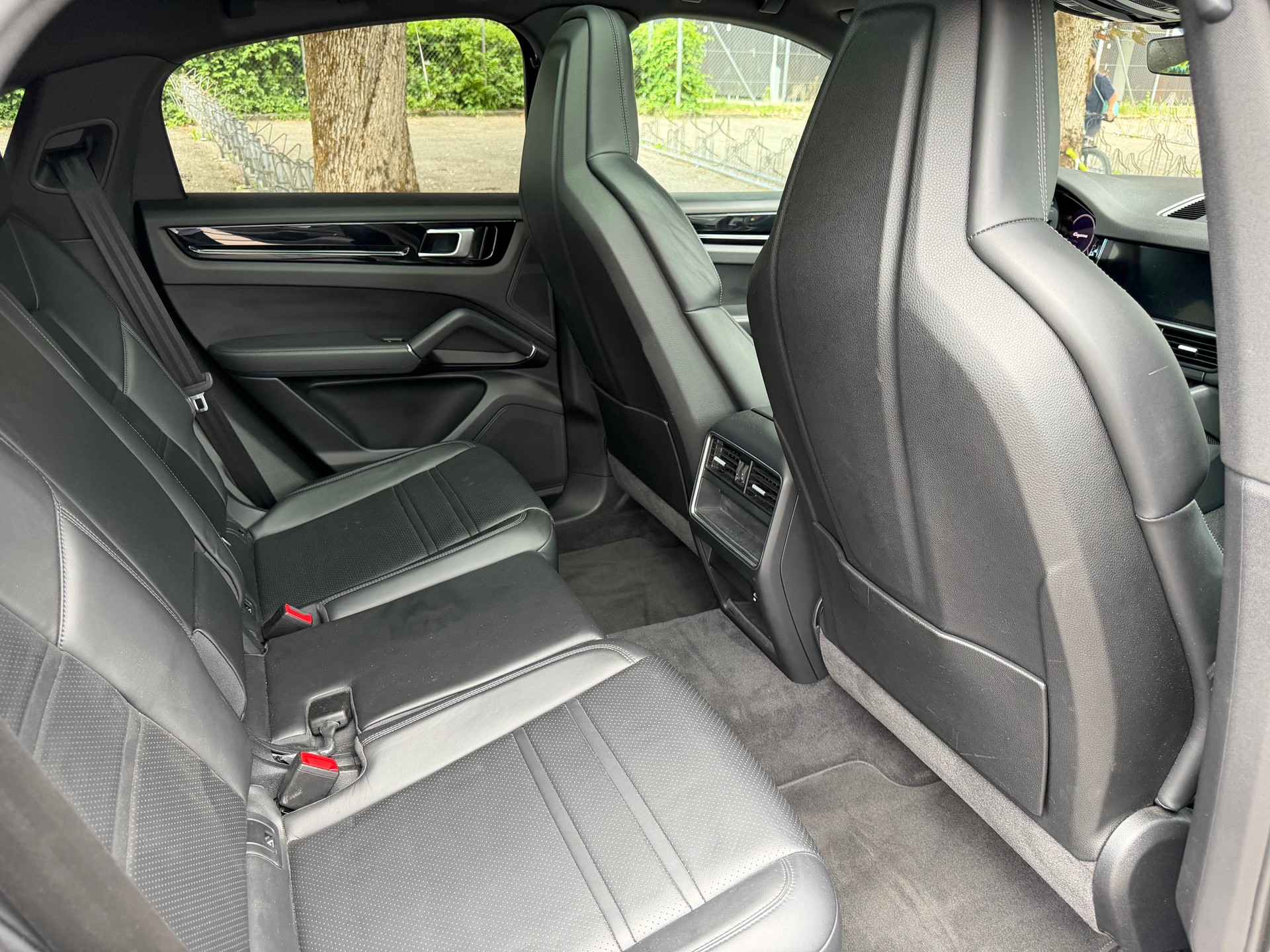 PORSCHE Cayenne Coupé E-Hybrid-image-11