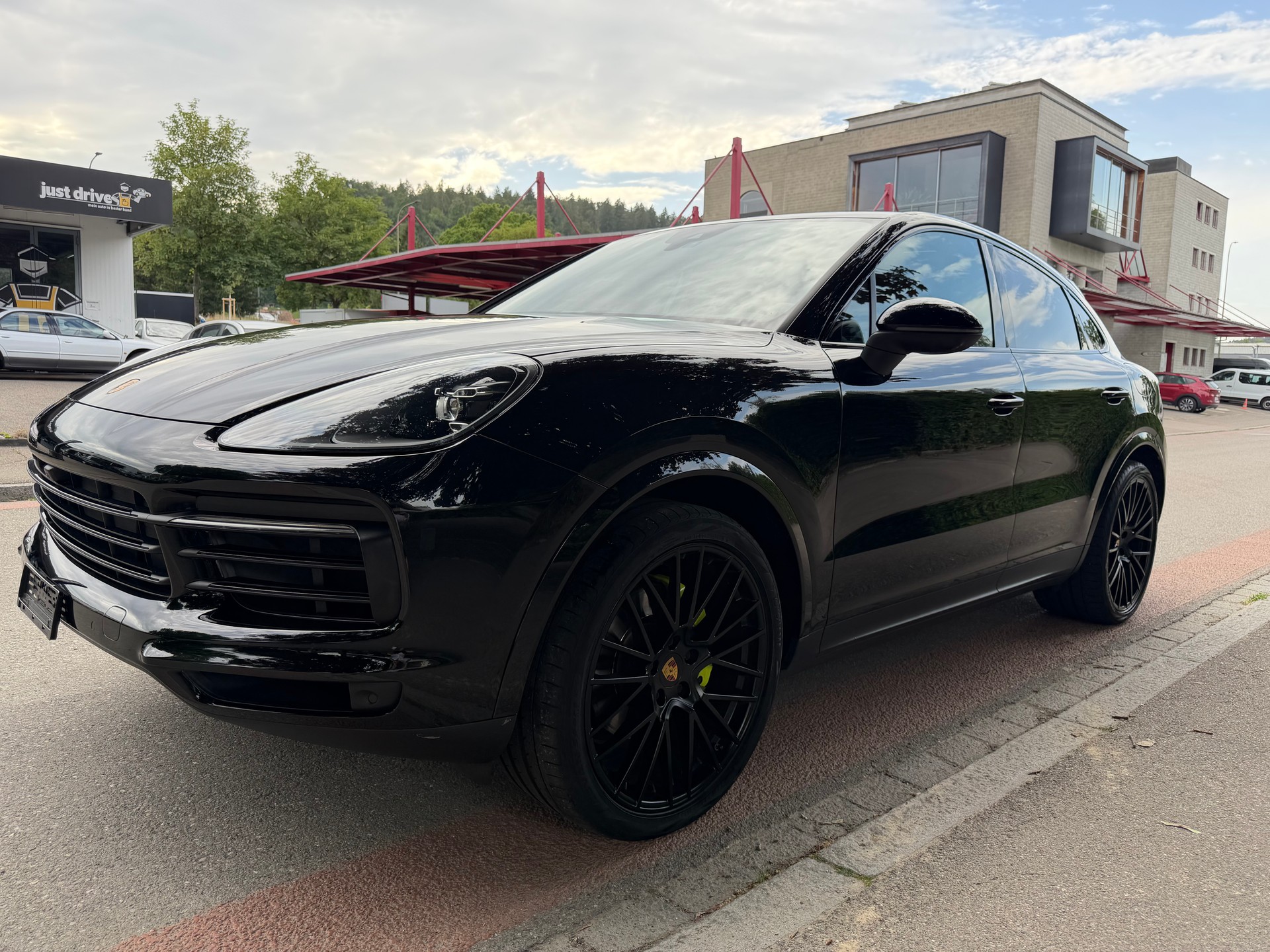 PORSCHE Cayenne Coupé E-Hybrid-image-6