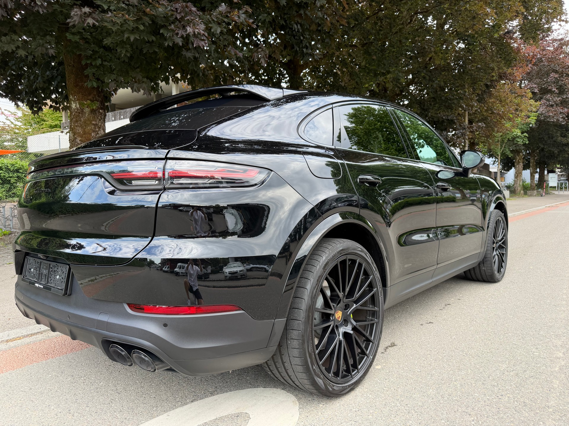 PORSCHE Cayenne Coupé E-Hybrid-image-2