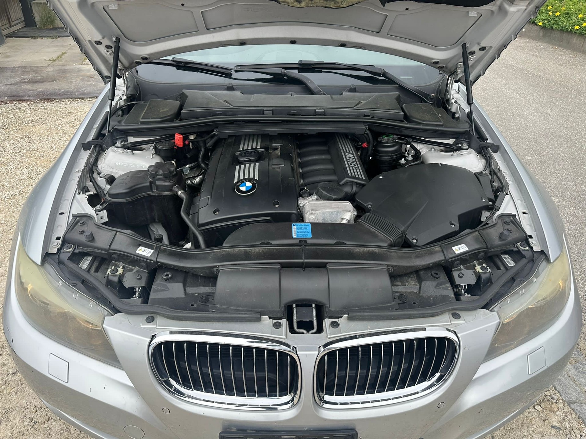 BMW 325i xDrive Touring-image-8