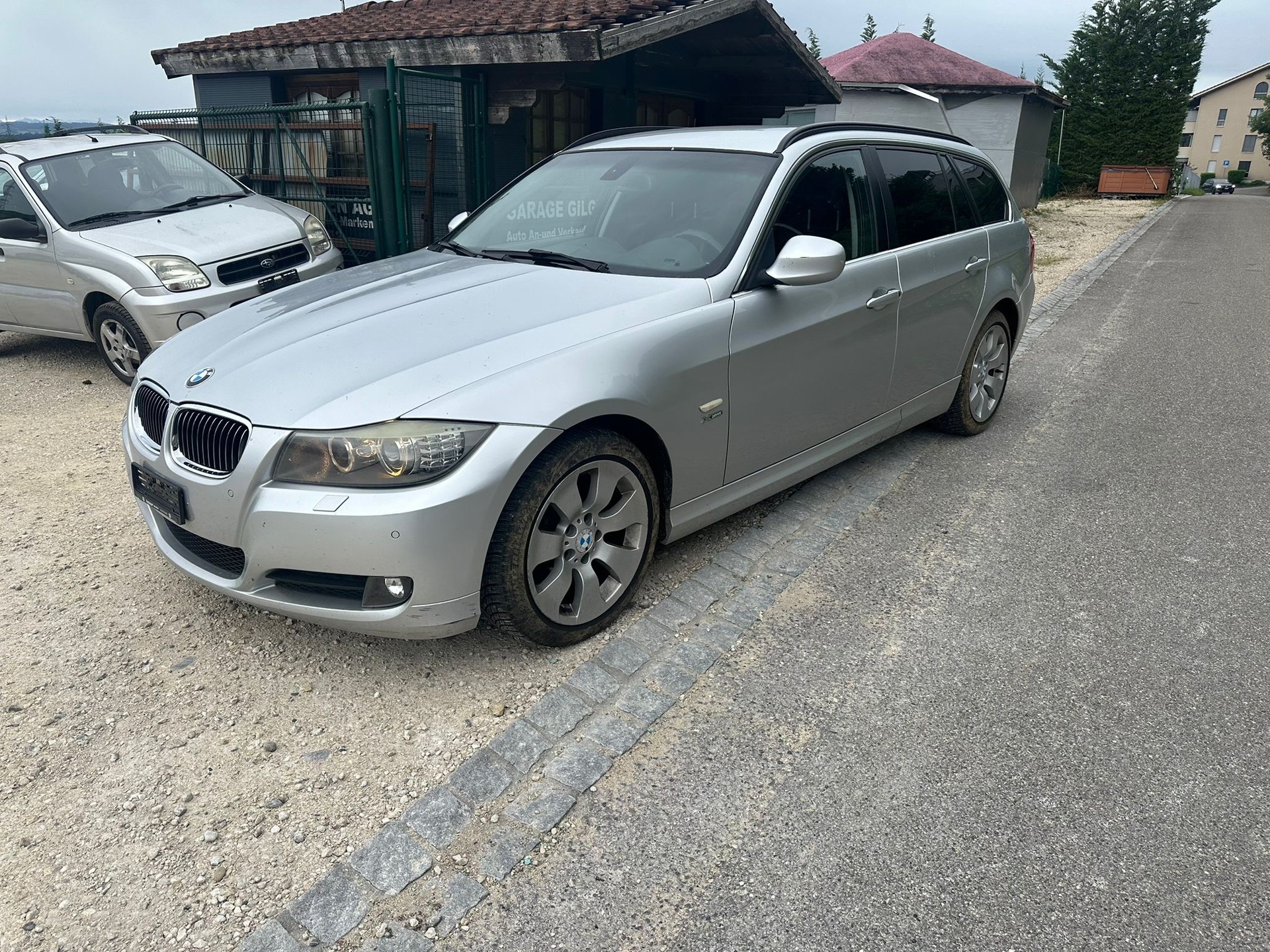 BMW 325i xDrive Touring-image-1