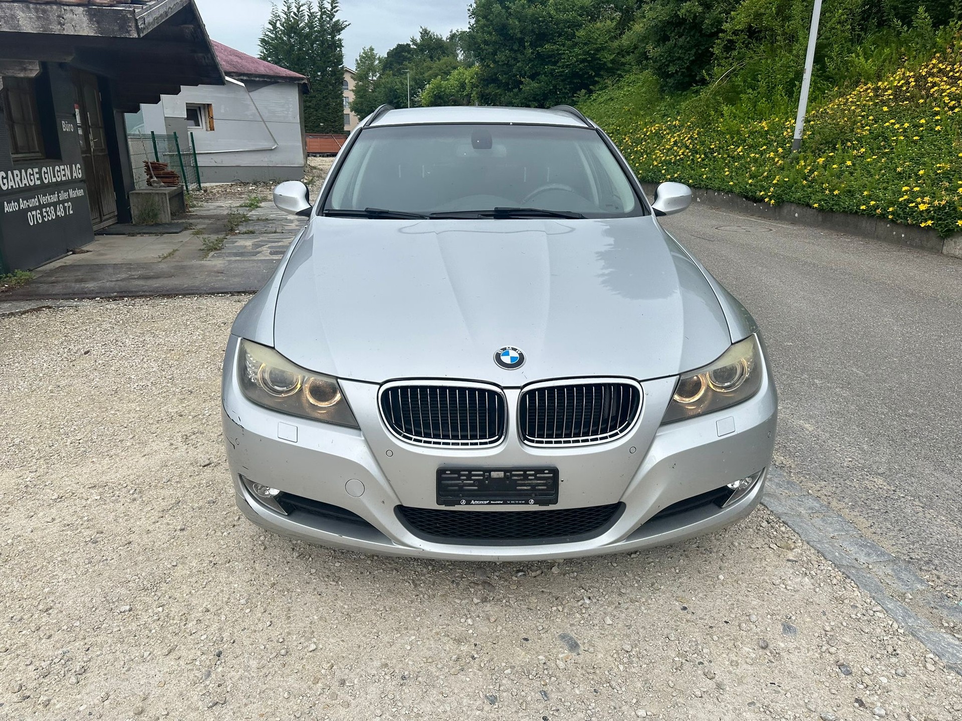 BMW 325i xDrive Touring-image-0