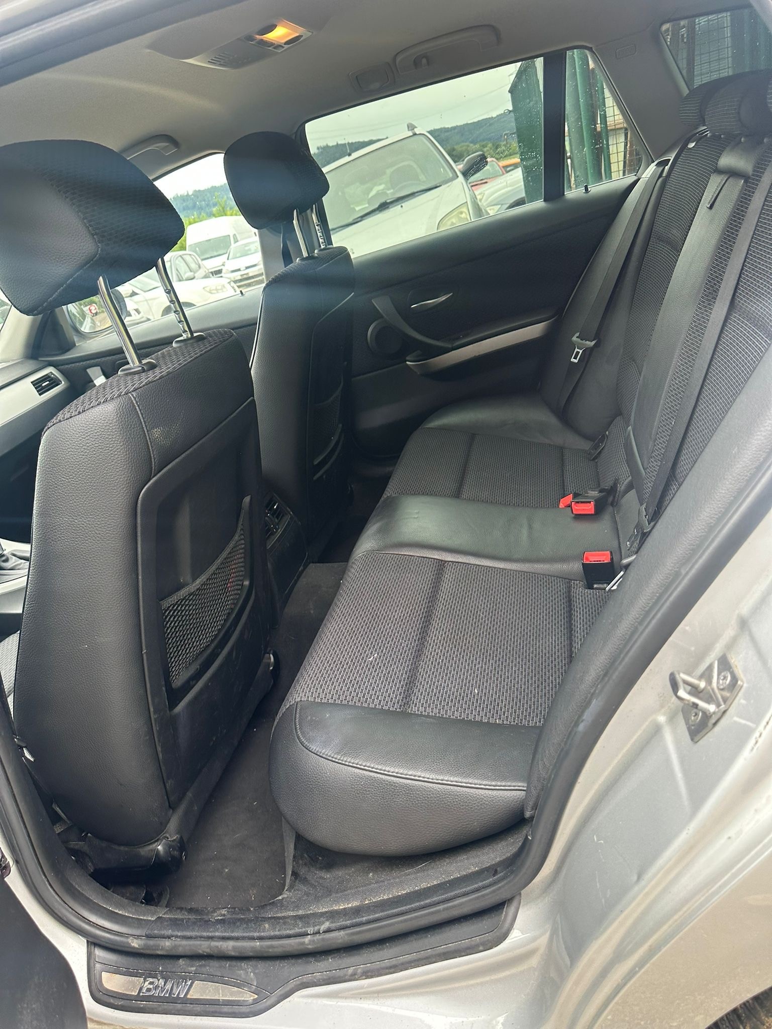 BMW 325i xDrive Touring-image-5