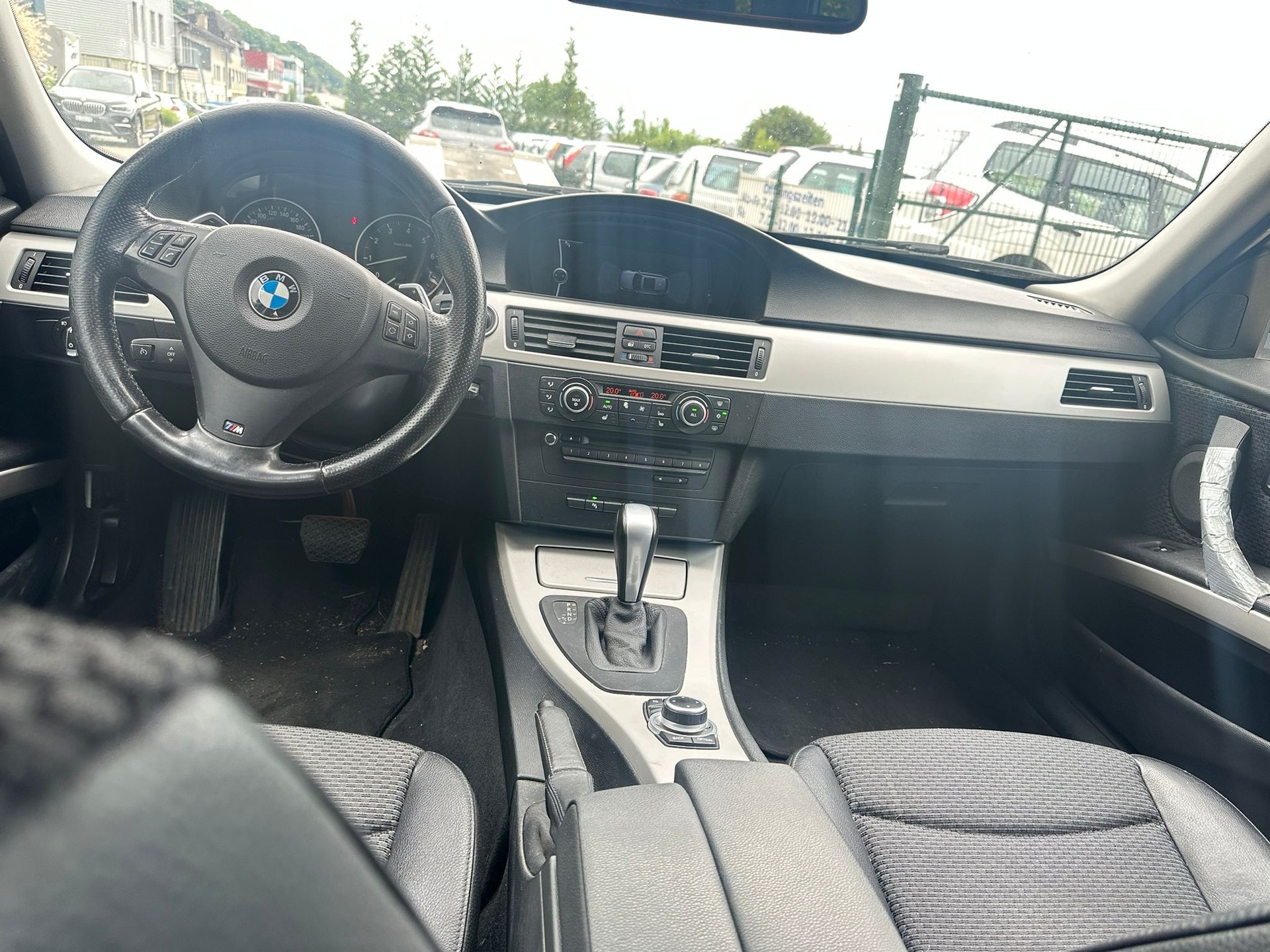 BMW 325i xDrive Touring-image-6