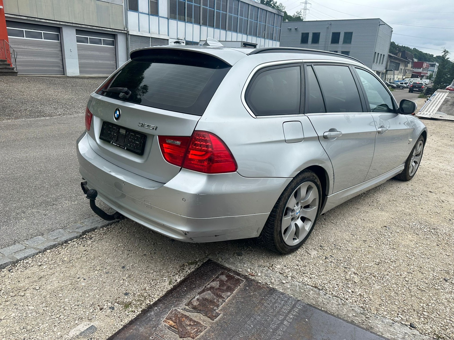BMW 325i xDrive Touring-image-3