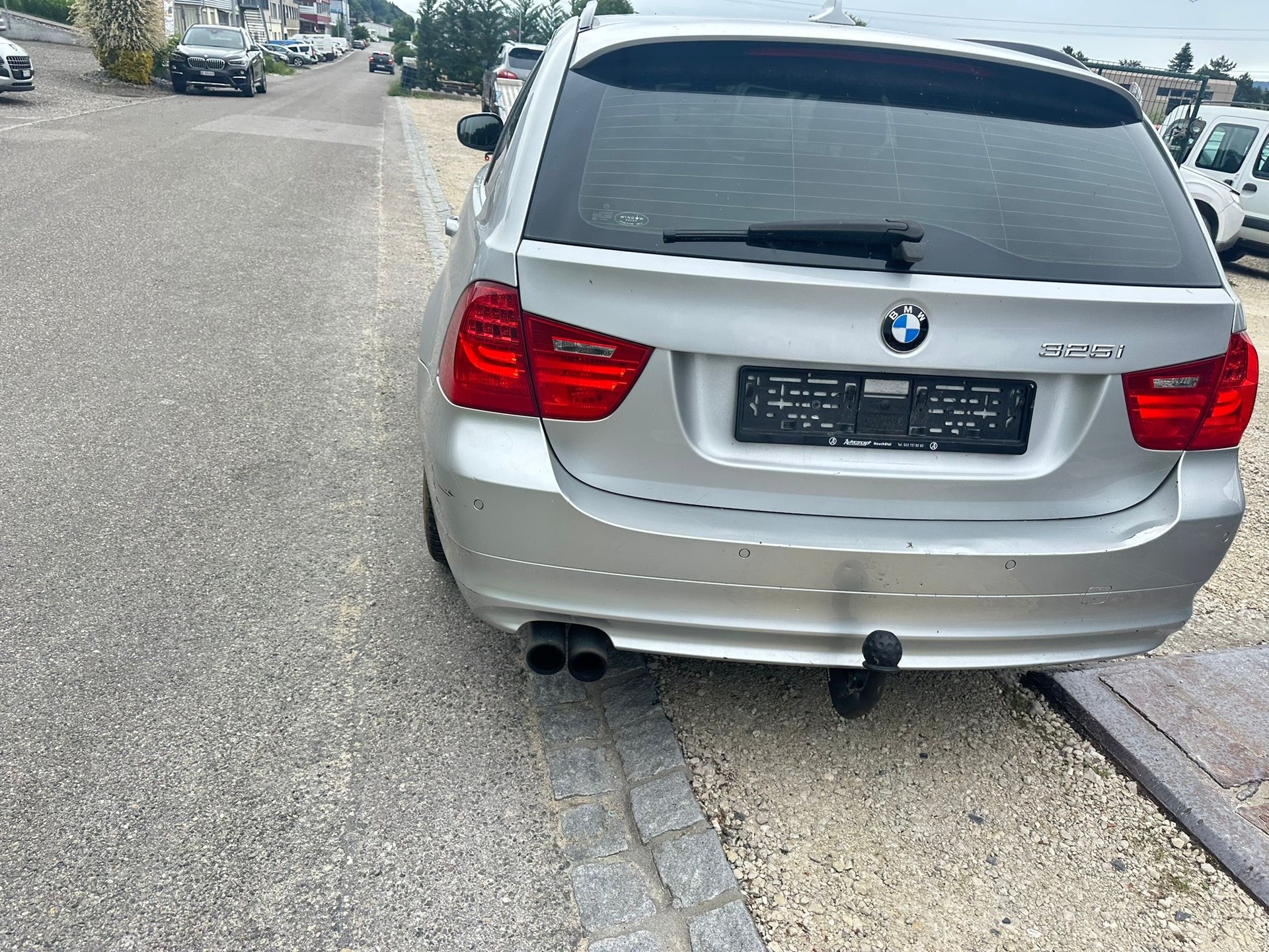 BMW 325i xDrive Touring-image-2