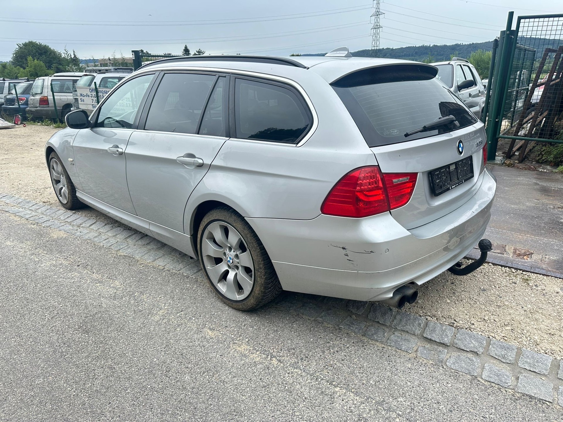 BMW 325i xDrive Touring-image-4