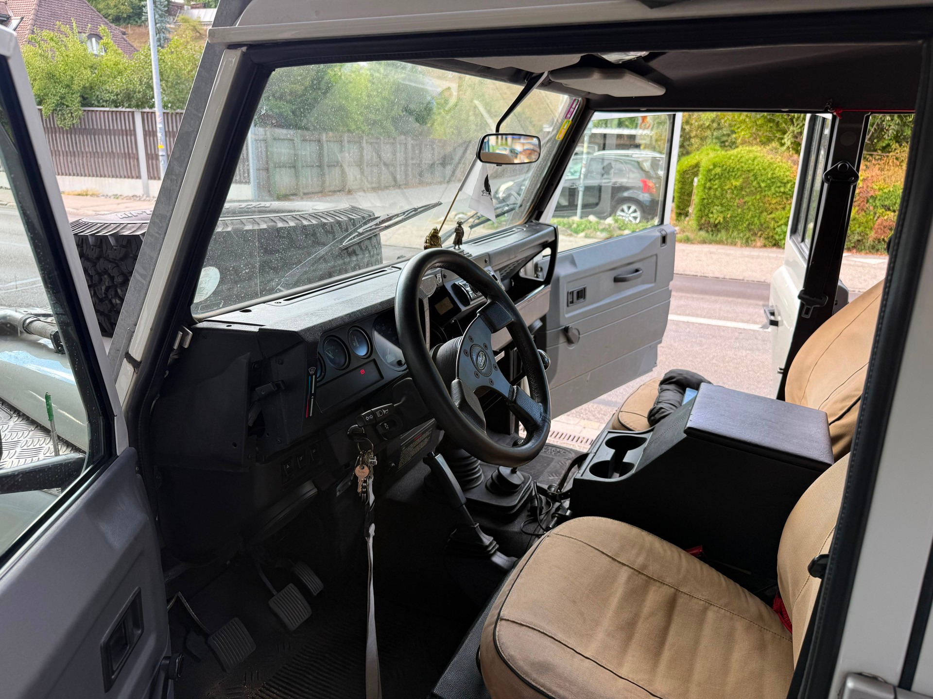 LAND ROVER Defender 110 CSW 2.5 Td5-image-15