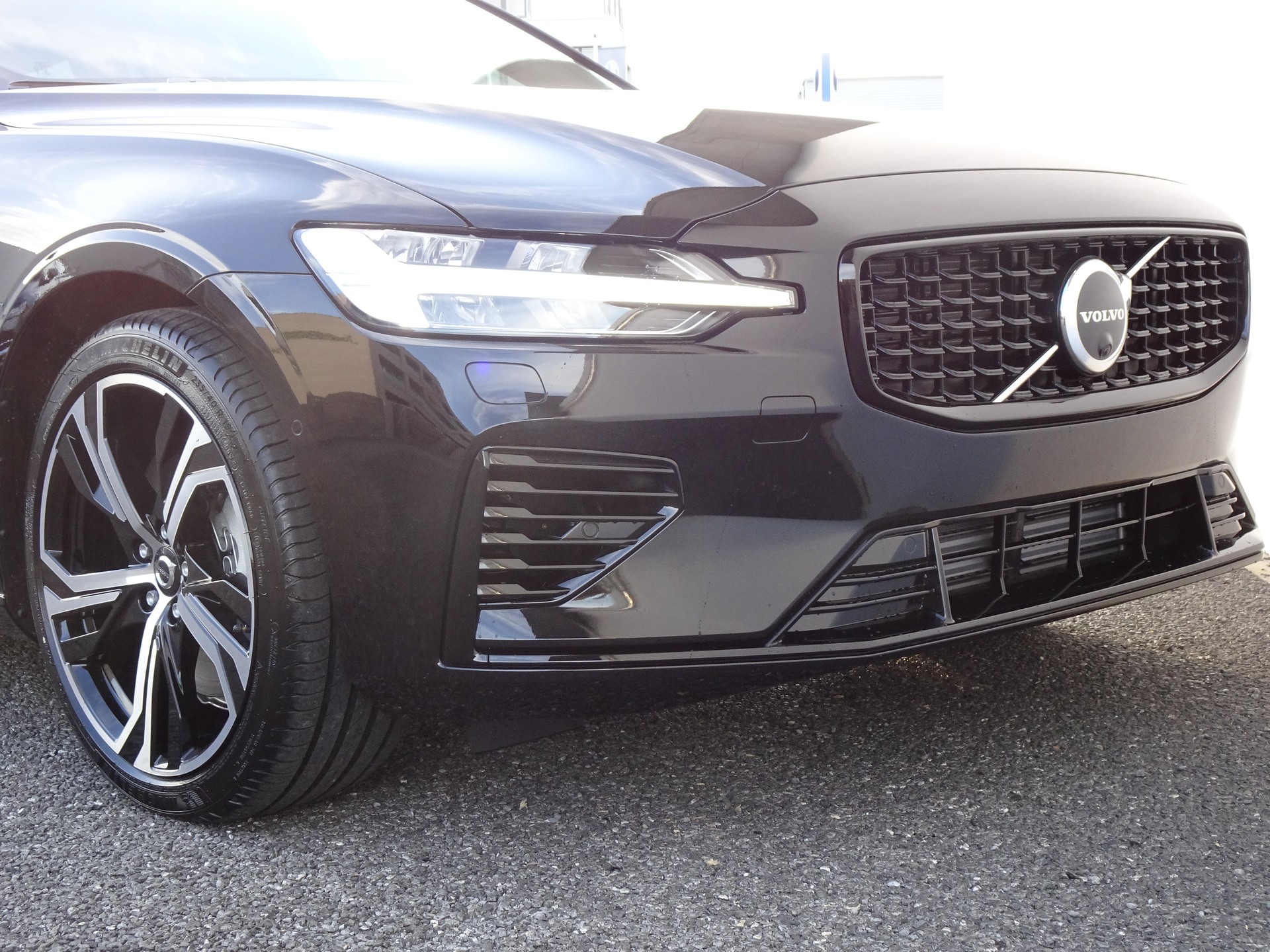 VOLVO V60 2.0 T8 TE Ultra Dark eAWD-image-2