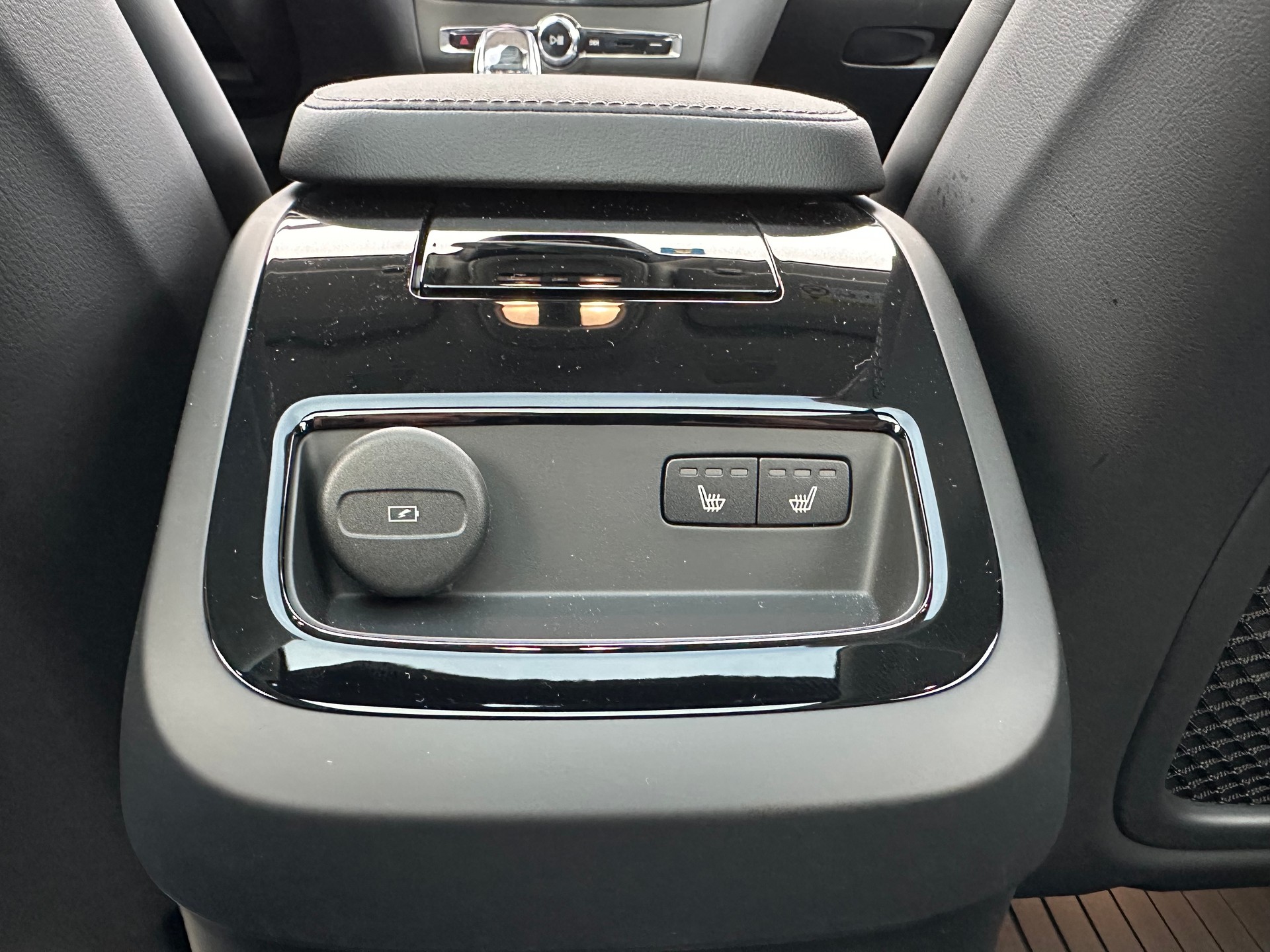 VOLVO V60 2.0 T8 TE Ultra Dark eAWD-image-14
