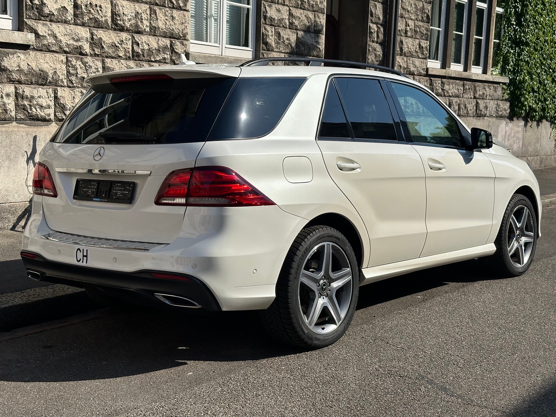 MERCEDES-BENZ GLE 350 d 4Matic 9G-Tronic-image-3