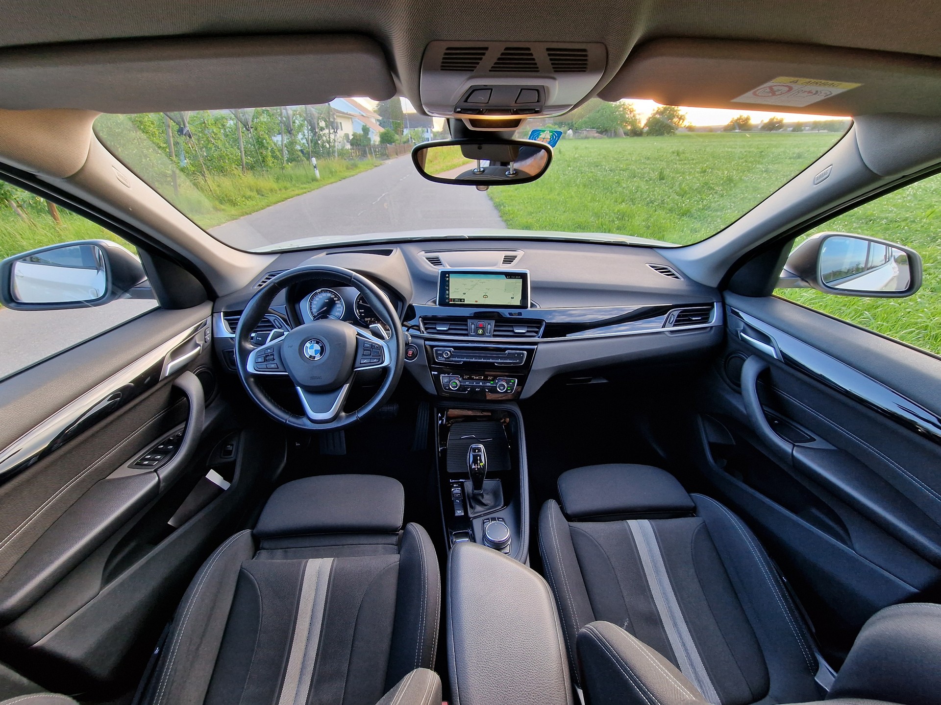 BMW 18d xDrive-image-1