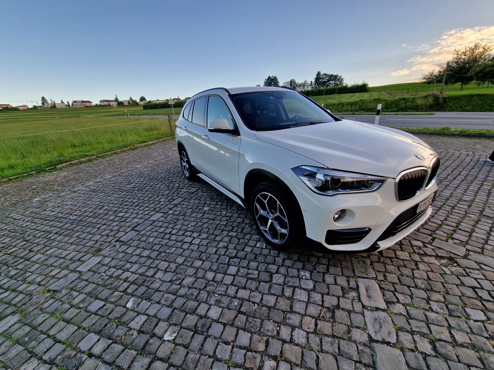 BMW 18d xDrive-image-5