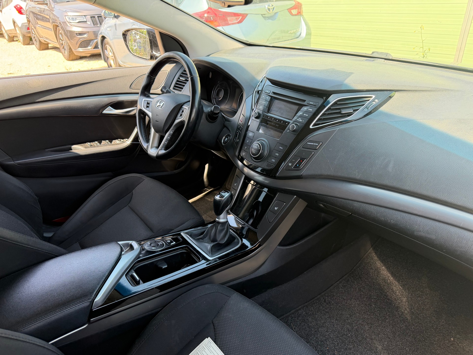 HYUNDAI i40 Wagon 1.7 CRDI Style-image-9