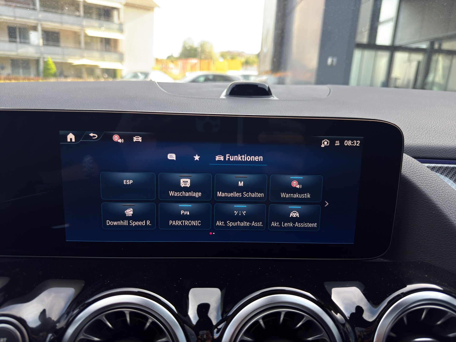 MERCEDES-BENZ GLA 250 Swiss Star AMG Line 4matic-image-19