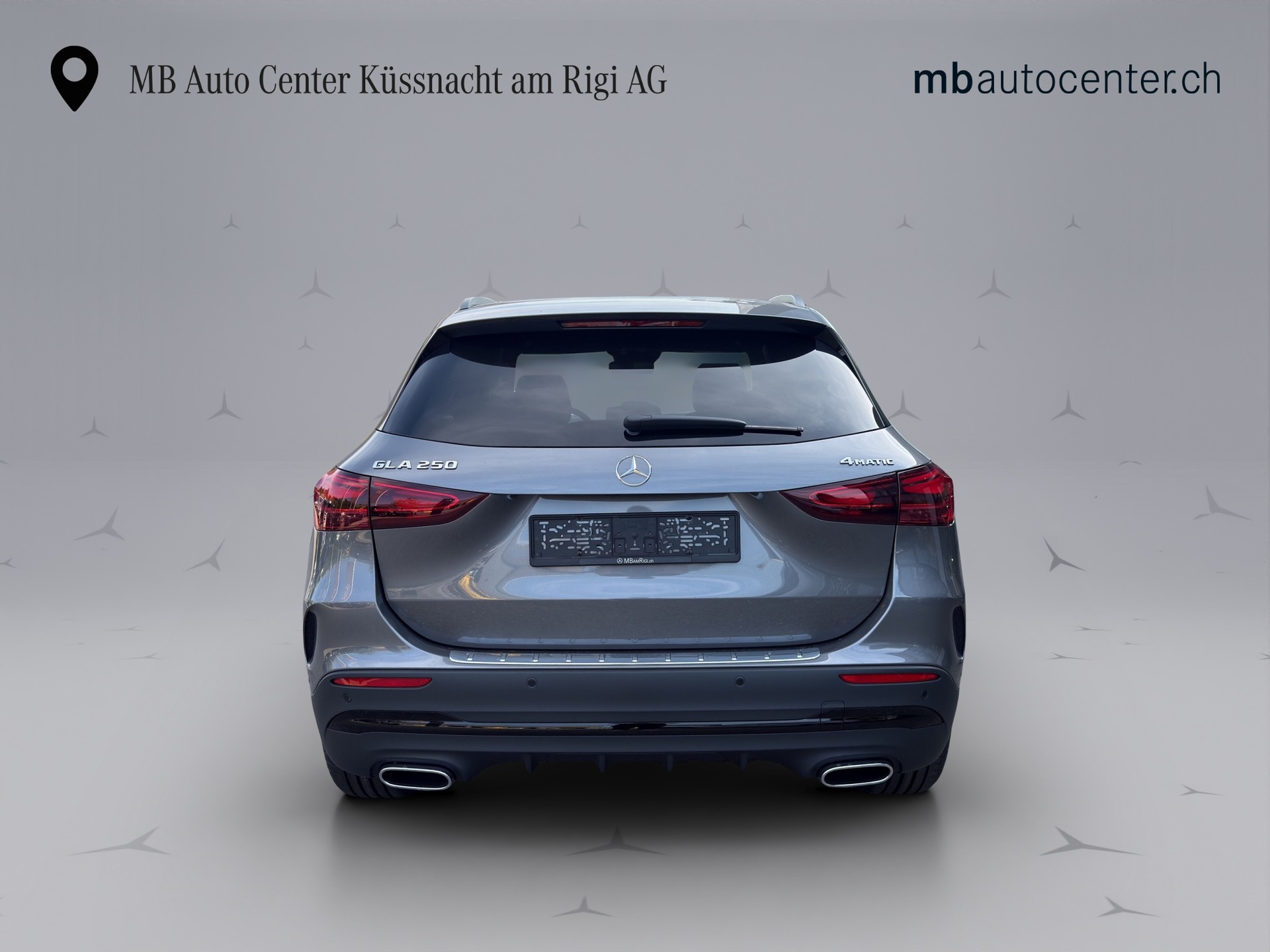 MERCEDES-BENZ GLA 250 Swiss Star AMG Line 4matic-image-4