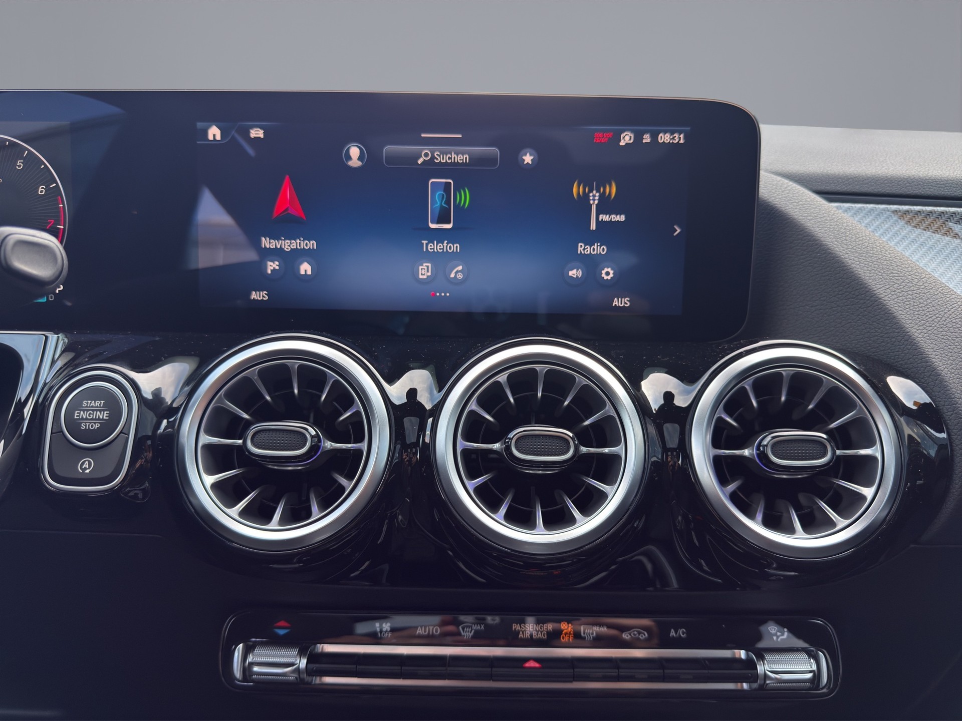 MERCEDES-BENZ GLA 250 Swiss Star AMG Line 4matic-image-12