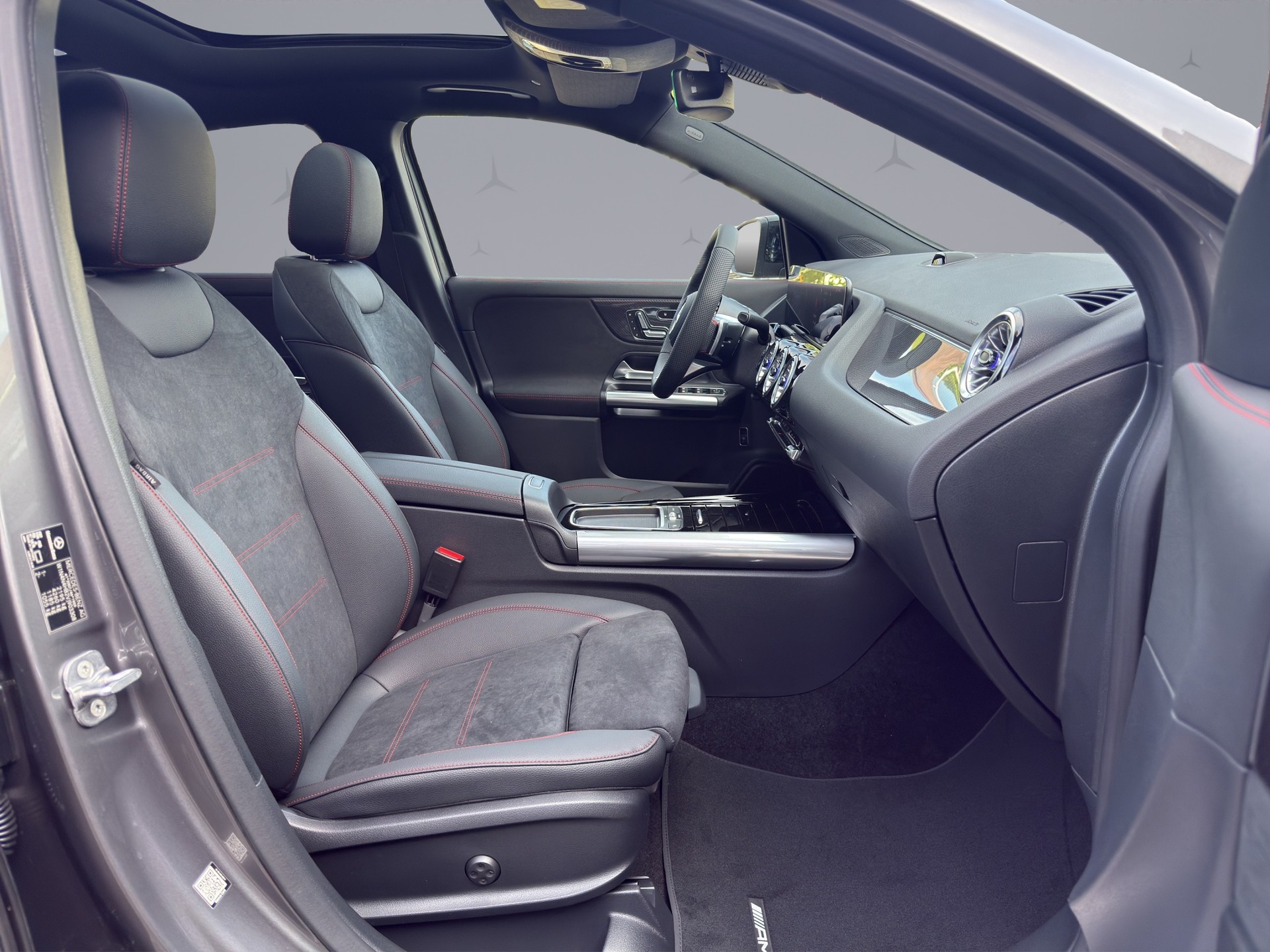 MERCEDES-BENZ GLA 250 Swiss Star AMG Line 4matic-image-13