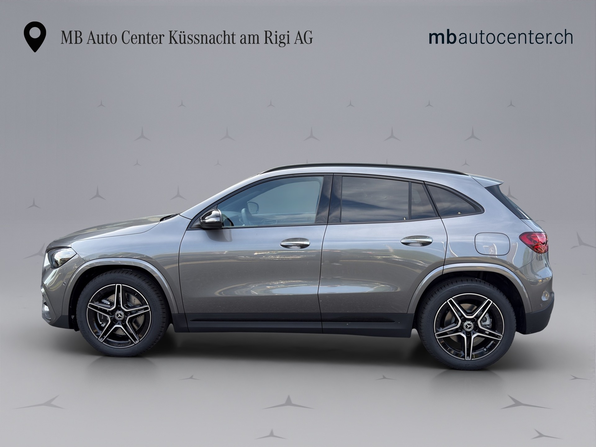 MERCEDES-BENZ GLA 250 Swiss Star AMG Line 4matic-showroom-element-2