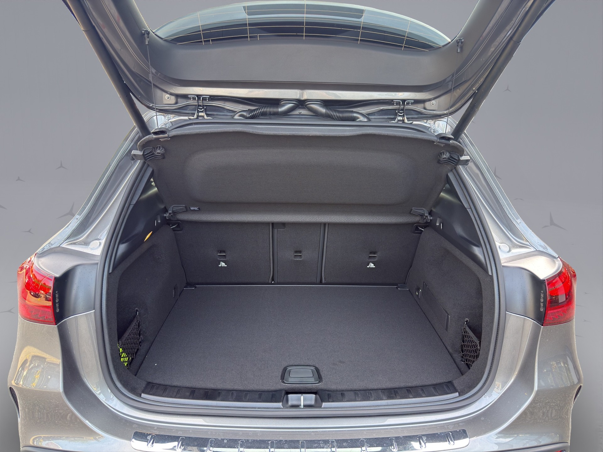 MERCEDES-BENZ GLA 250 Swiss Star AMG Line 4matic-image-15