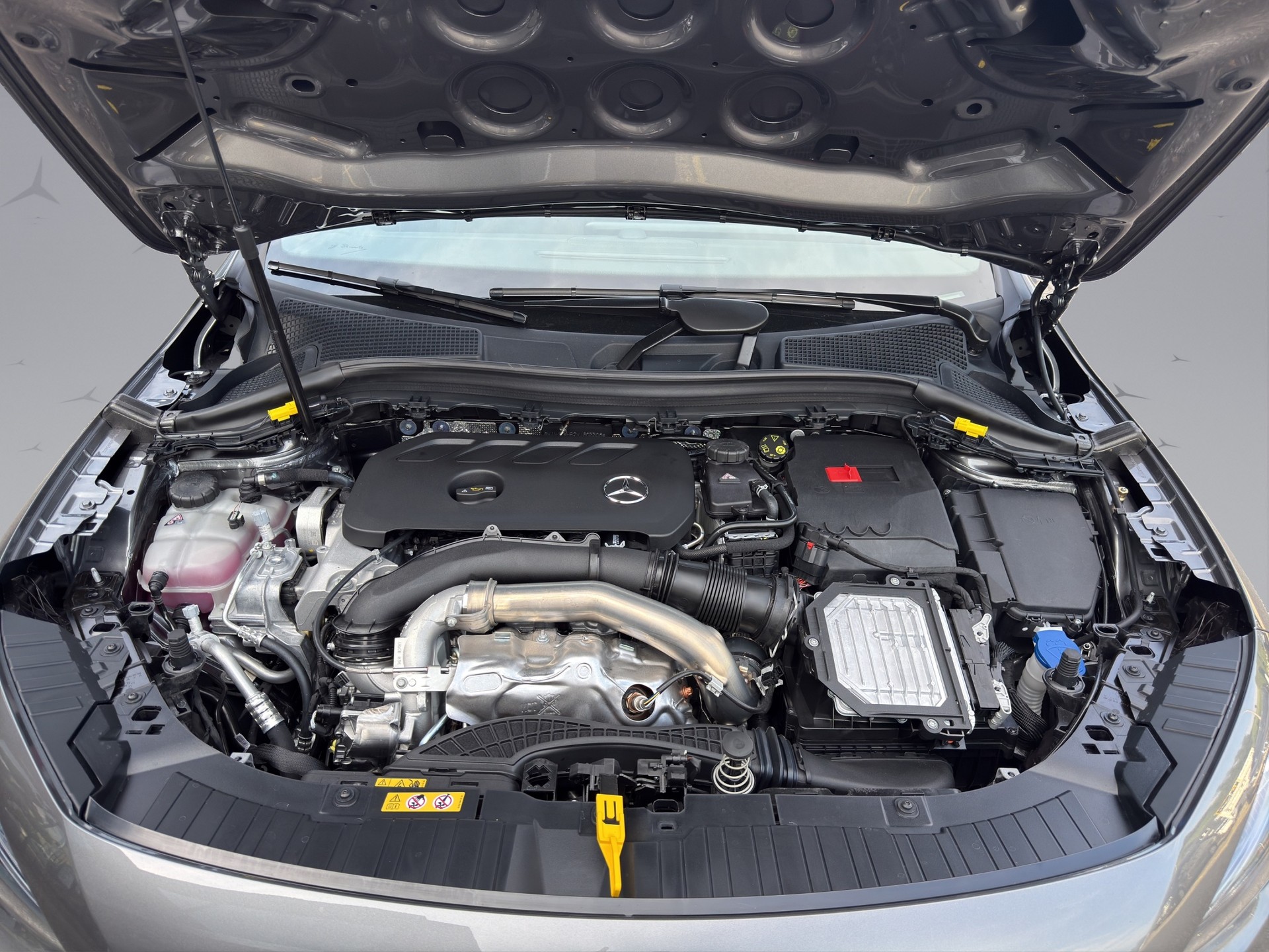 MERCEDES-BENZ GLA 250 Swiss Star AMG Line 4matic-image-16