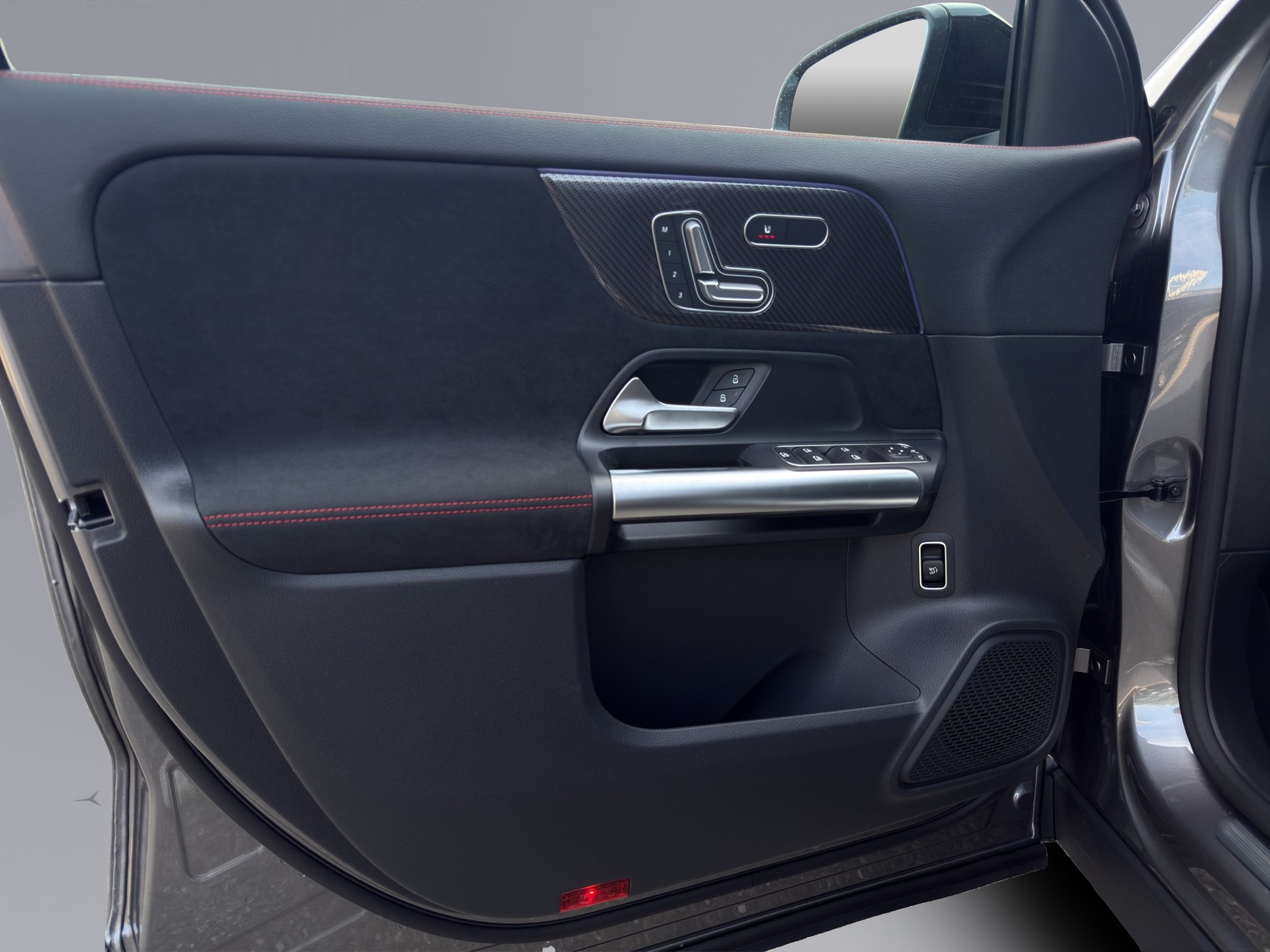 MERCEDES-BENZ GLA 250 Swiss Star AMG Line 4matic-image-22