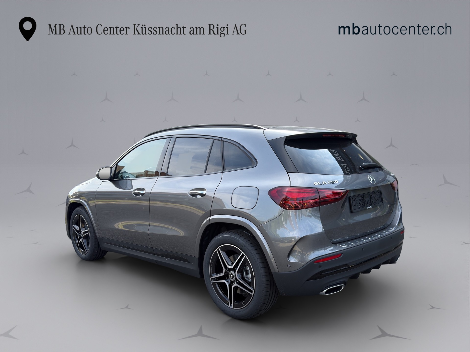 MERCEDES-BENZ GLA 250 Swiss Star AMG Line 4matic-showroom-element-3
