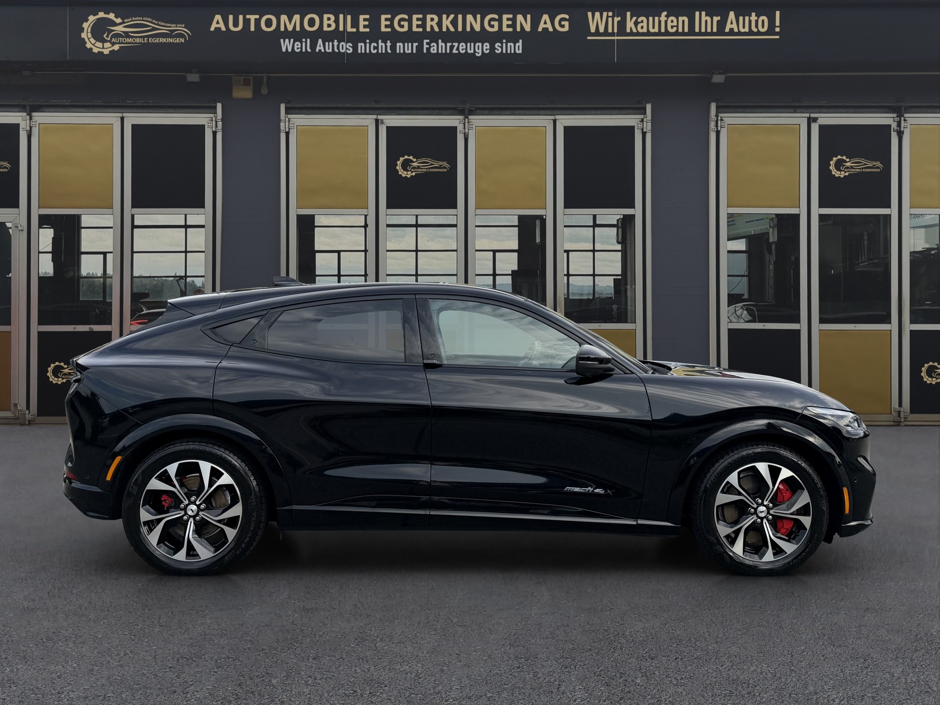 FORD Mustang Mach-E Premium AWD-image-3