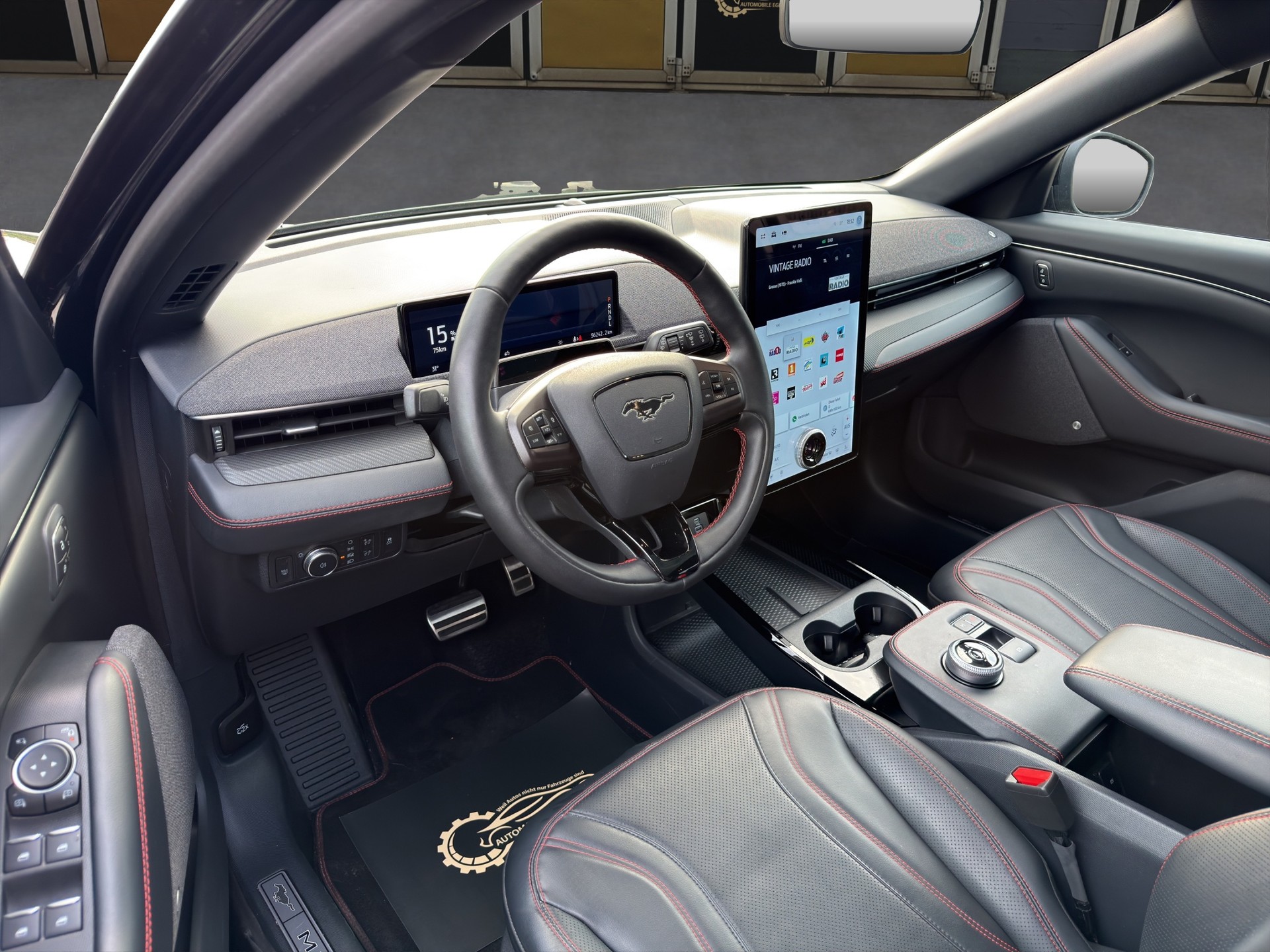 FORD Mustang Mach-E Premium AWD-image-8
