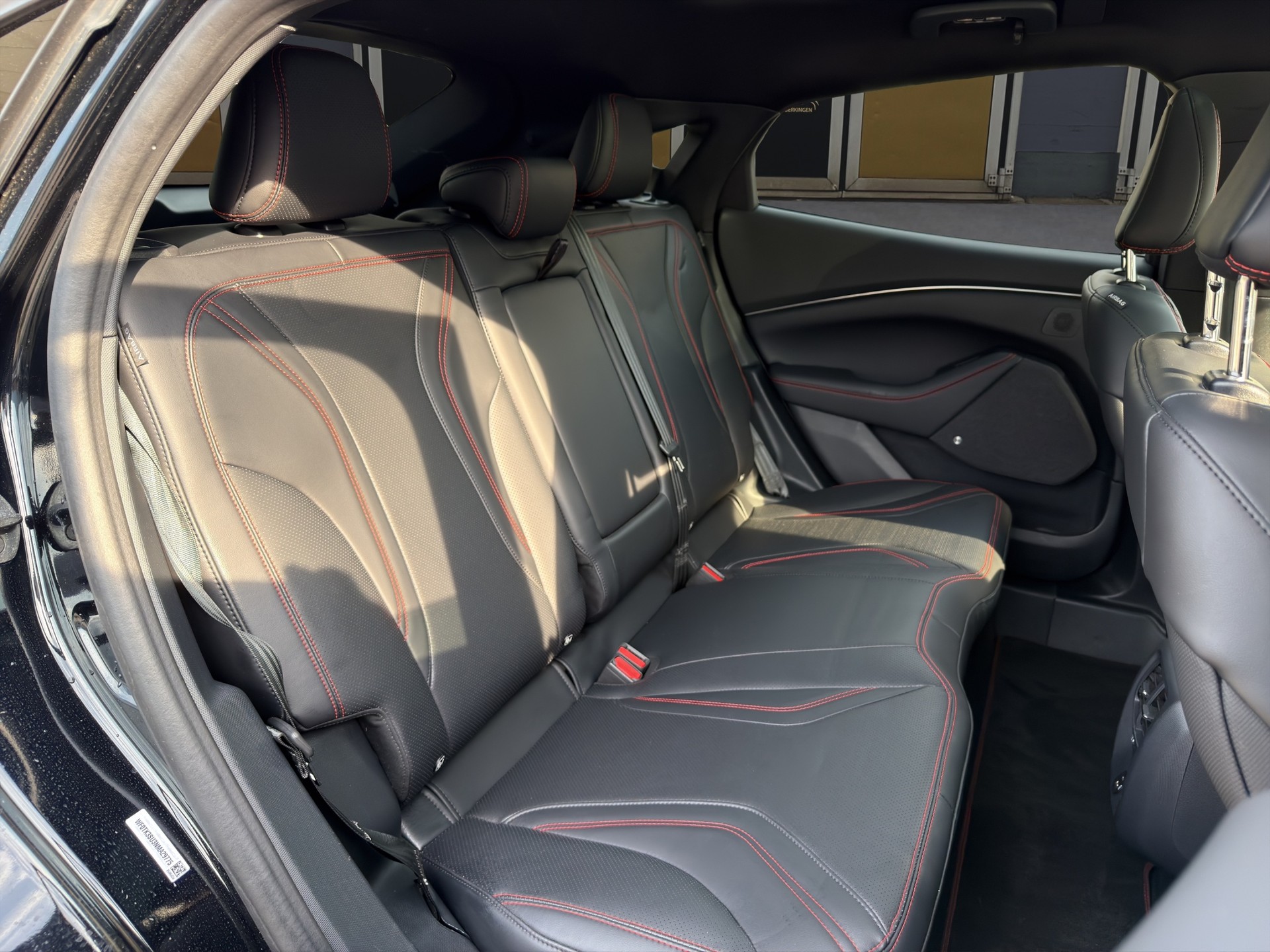FORD Mustang Mach-E Premium AWD-image-13