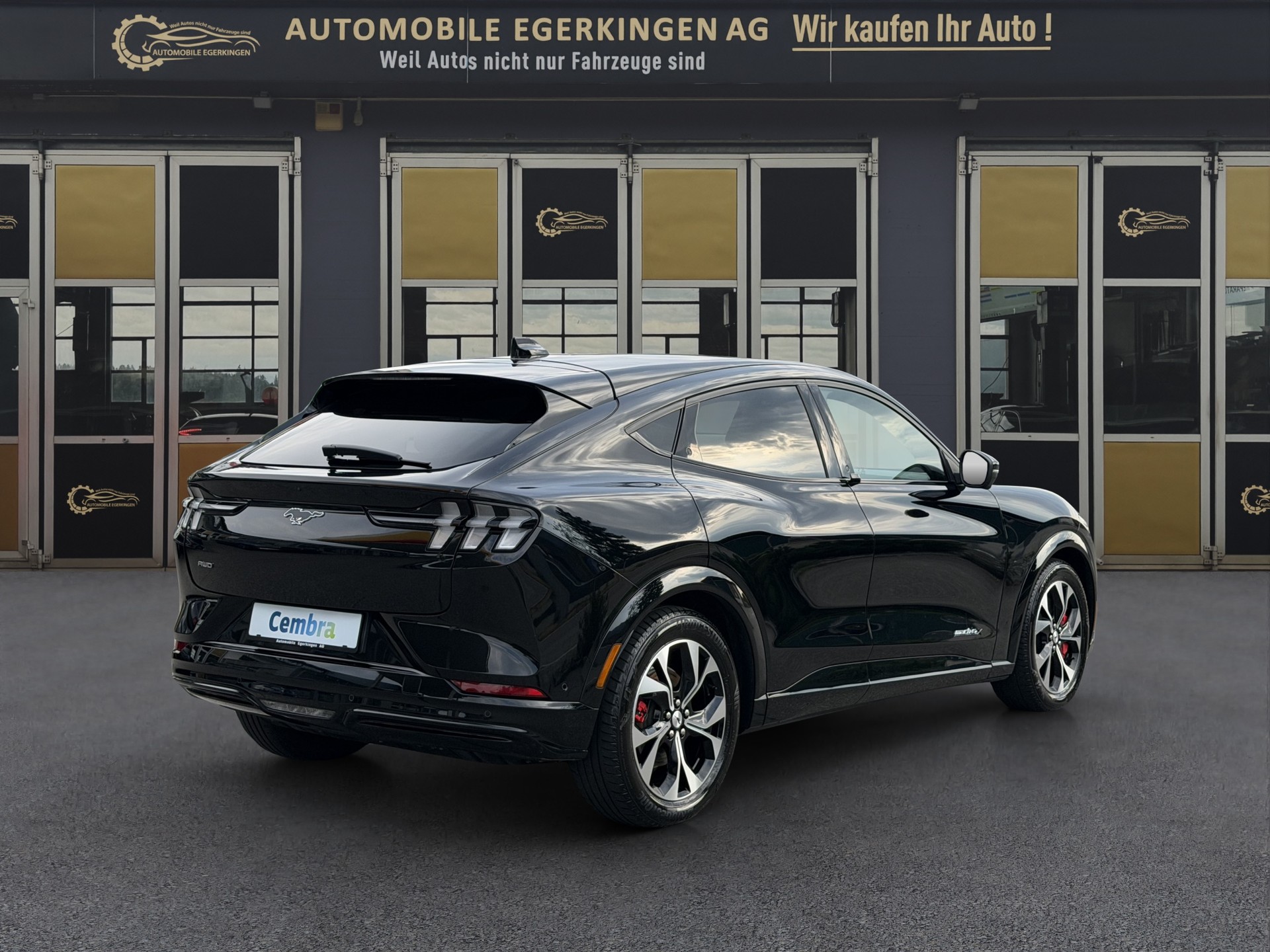 FORD Mustang Mach-E Premium AWD-image-4