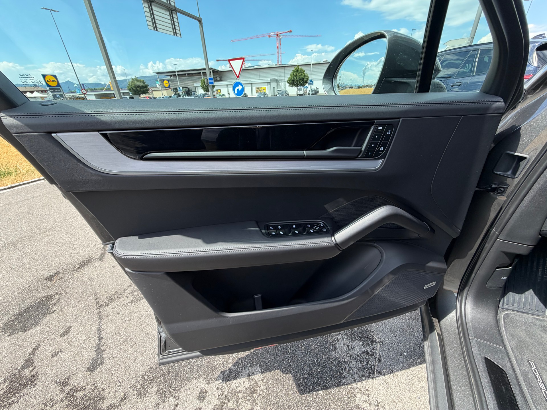 PORSCHE Cayenne E-Hybrid Tiptronic-image-21