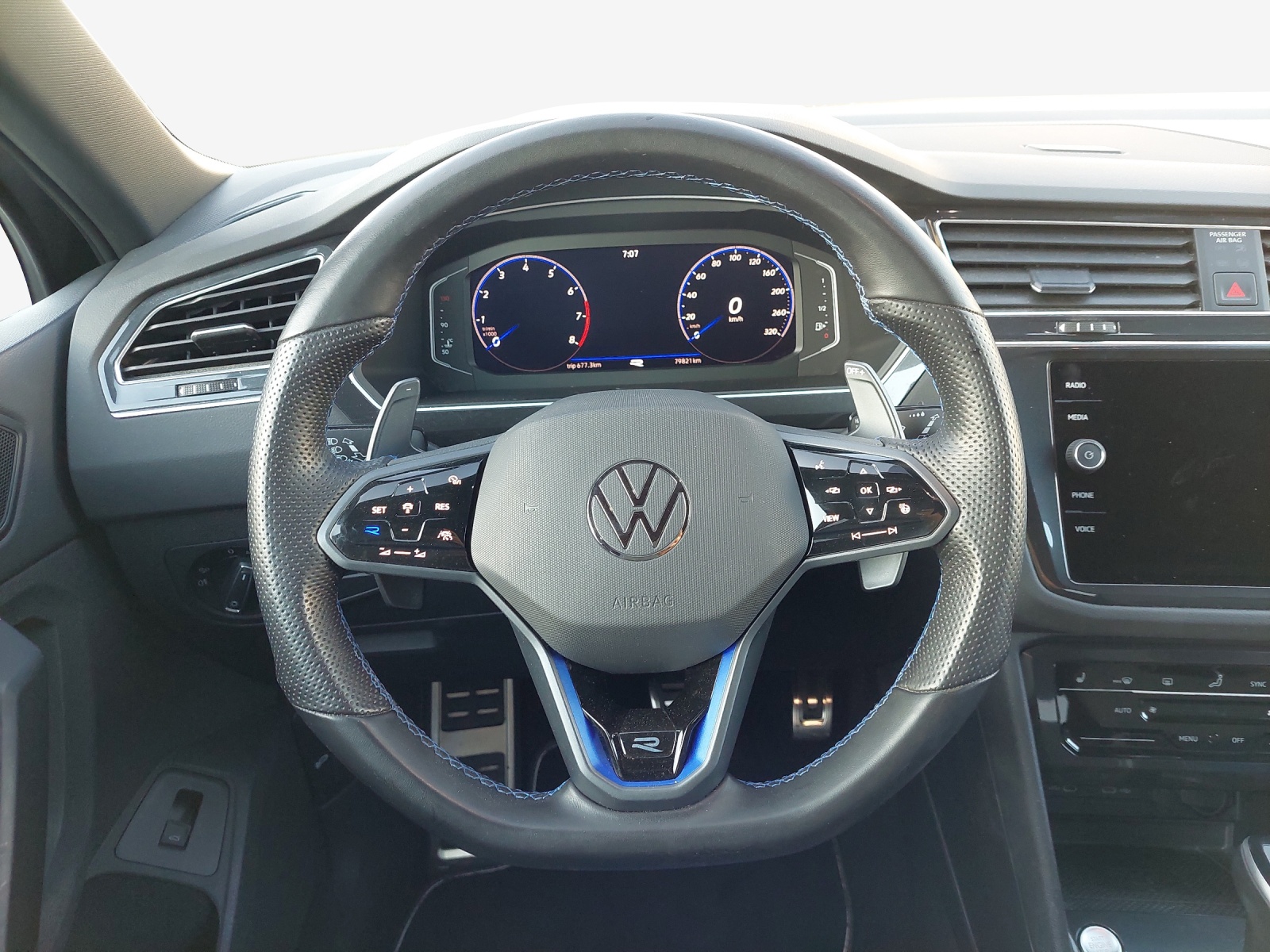 VW Tiguan 2.0TSI R 4Motion DSG-image-9