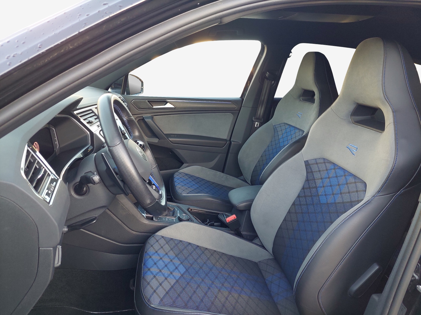 VW Tiguan 2.0TSI R 4Motion DSG-image-7