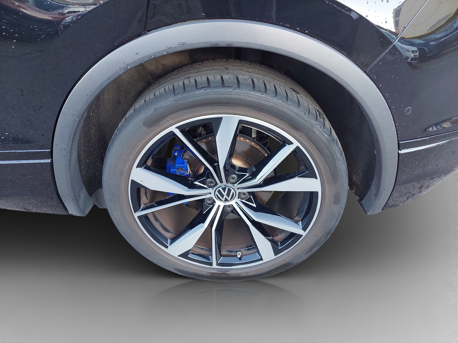 VW Tiguan 2.0TSI R 4Motion DSG-image-13