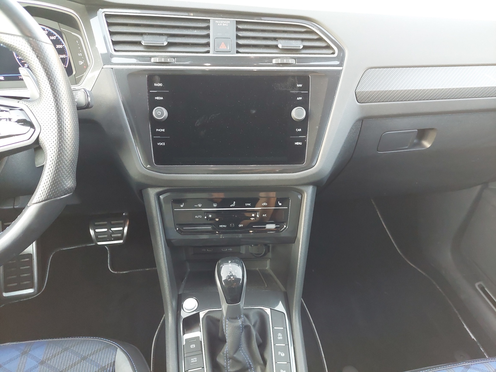 VW Tiguan 2.0TSI R 4Motion DSG-image-10