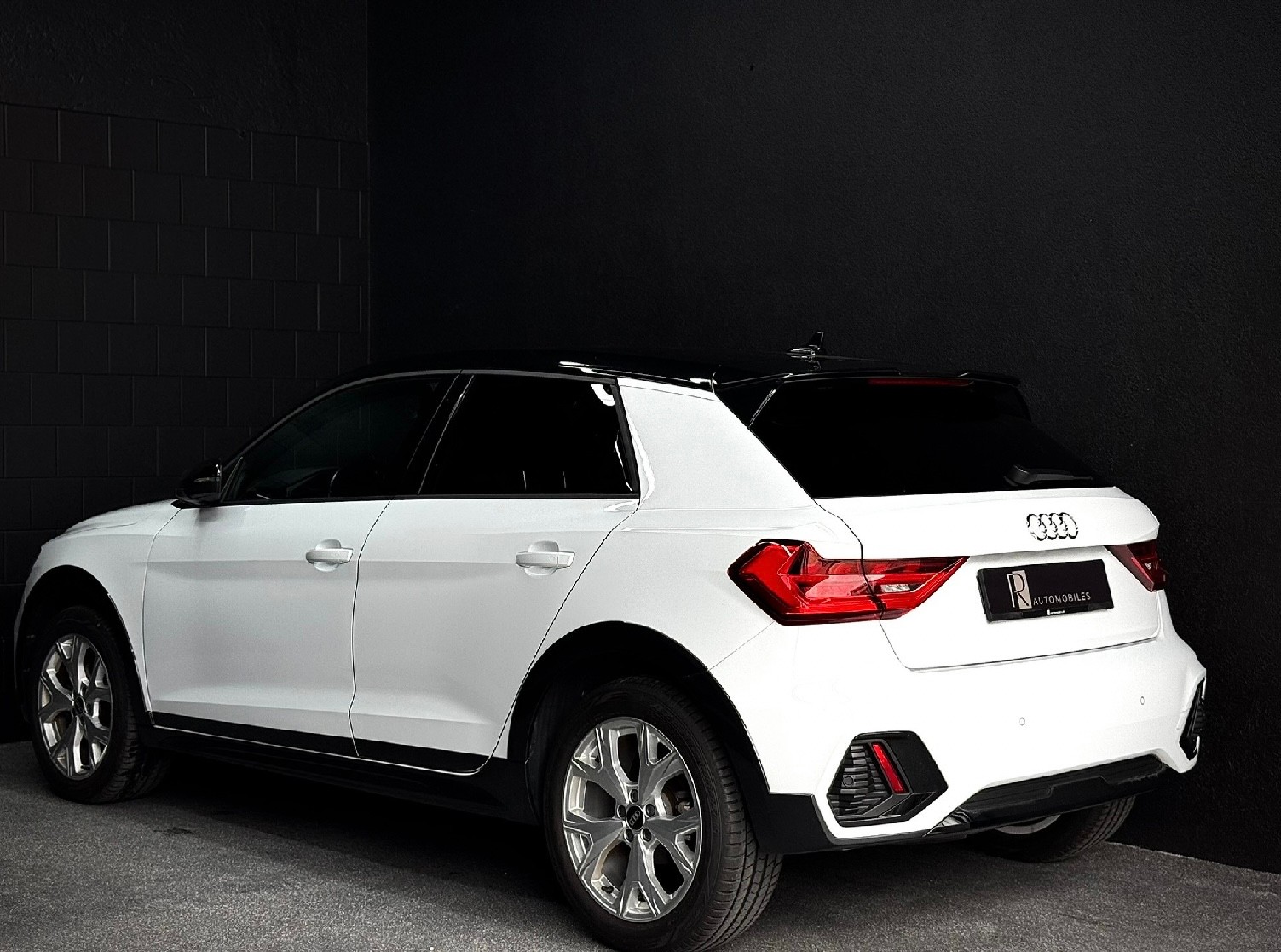 AUDI 1.5 35 TFSI City Carver S-Tronic-image-1