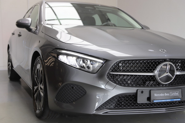 MERCEDES-BENZ A 180-showroom-element-1
