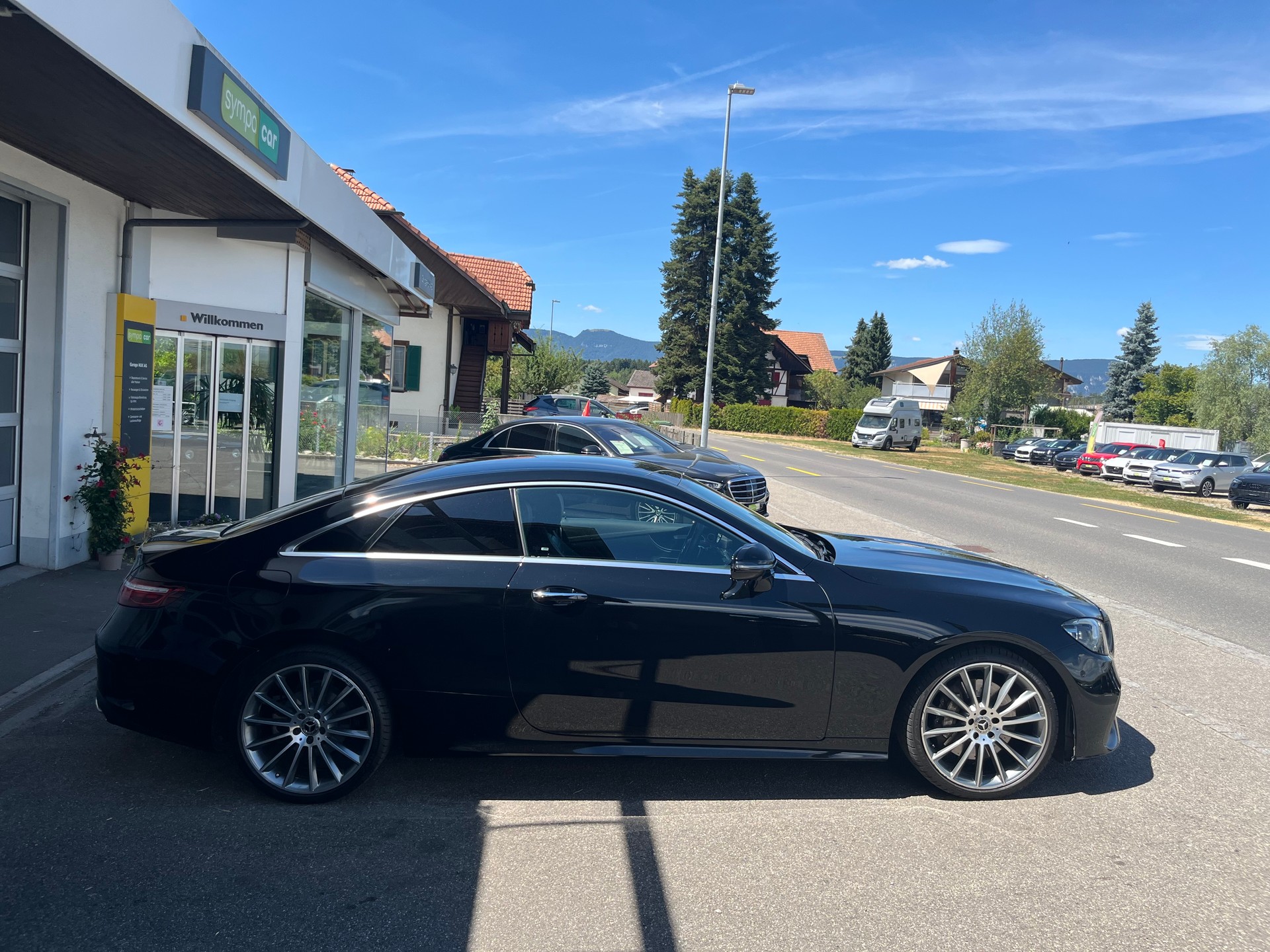 MERCEDES-BENZ E 300 Coupé AMG Line 9G-Tronic-image-3